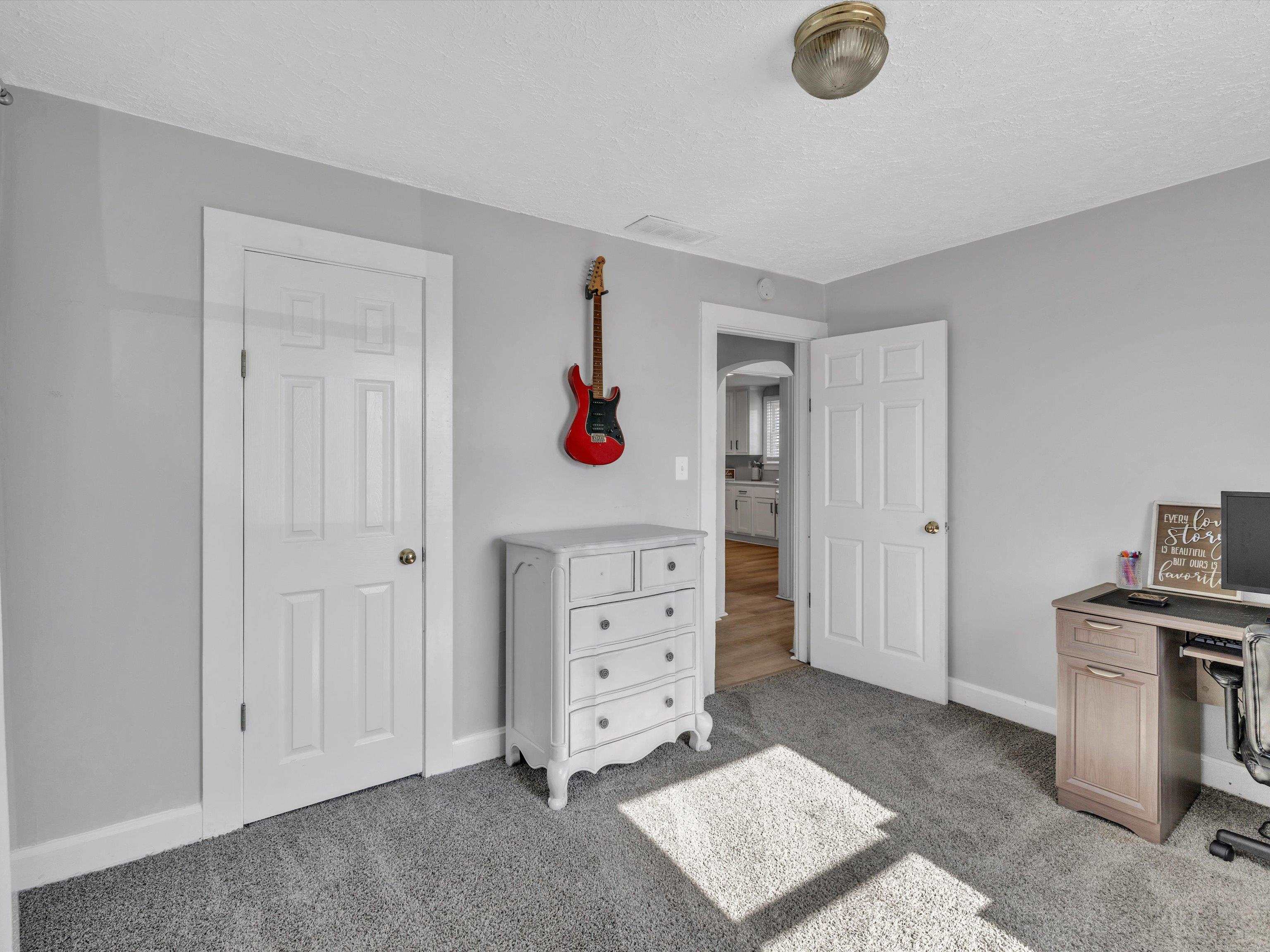 405 25th Street, Owensboro, Kentucky 42303, 2 Bedrooms Bedrooms, ,1 BathroomBathrooms,Single Family Residence,For Sale,25th Street,88969