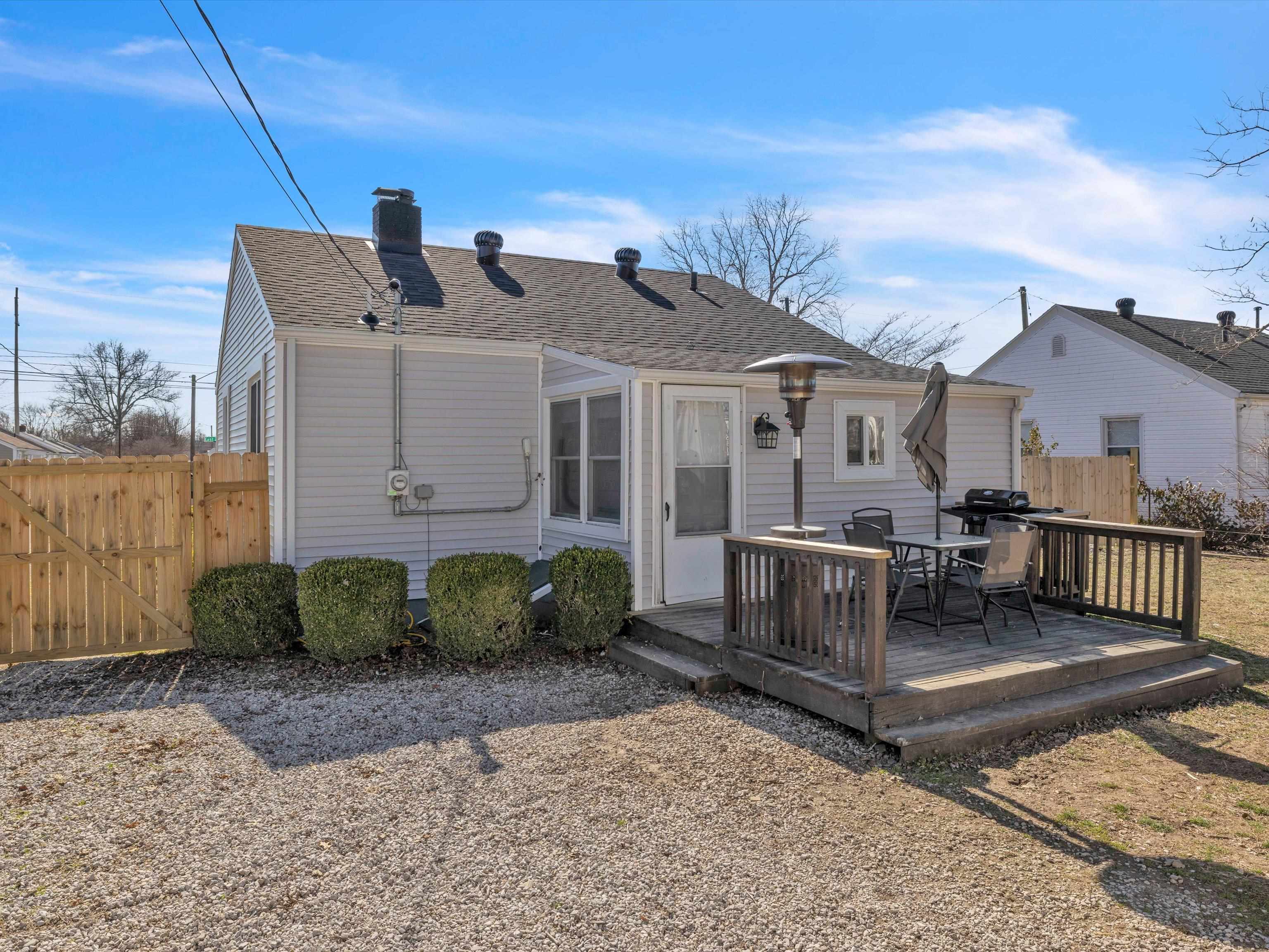 405 25th Street, Owensboro, Kentucky 42303, 2 Bedrooms Bedrooms, ,1 BathroomBathrooms,Single Family Residence,For Sale,25th Street,88969