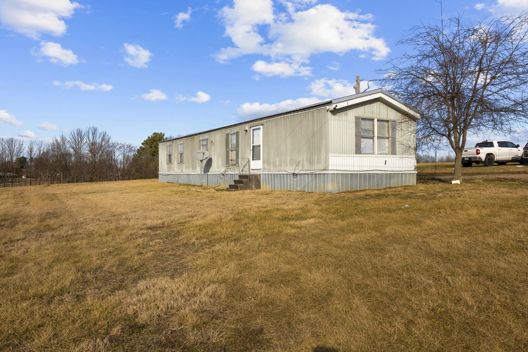 8450 State Route 1046, Calhoun, Kentucky 42327, 2 Bedrooms Bedrooms, ,2 BathroomsBathrooms,Farm,For Sale,State Route 1046,88973