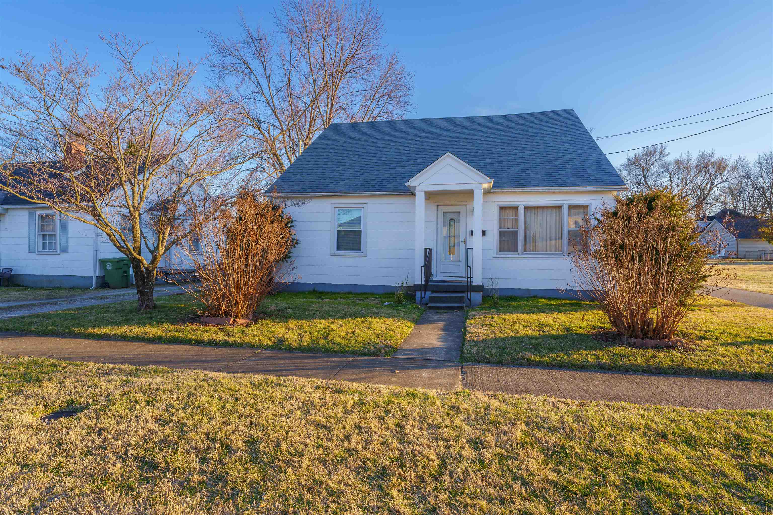 2012 3rd Street, Owensboro, Kentucky 42301, 2 Bedrooms Bedrooms, ,1 BathroomBathrooms,Single Family Residence,For Sale,3rd Street,88983