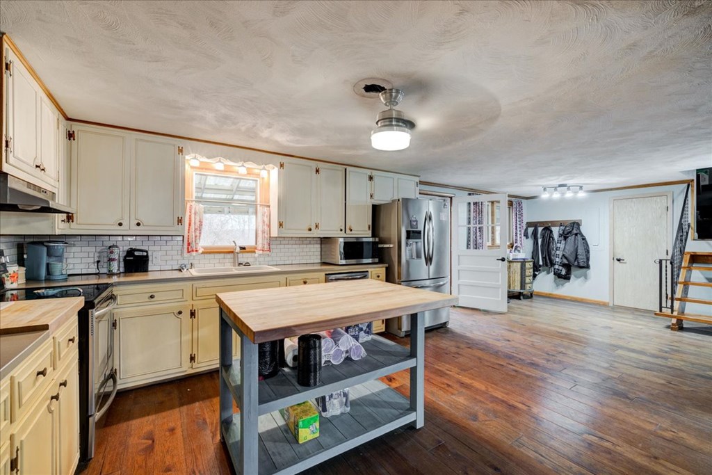 6841 Hwy 144, Owensboro, Kentucky 42303, 5 Bedrooms Bedrooms, ,2 BathroomsBathrooms,Single Family Residence,For Sale,Hwy 144,88997
