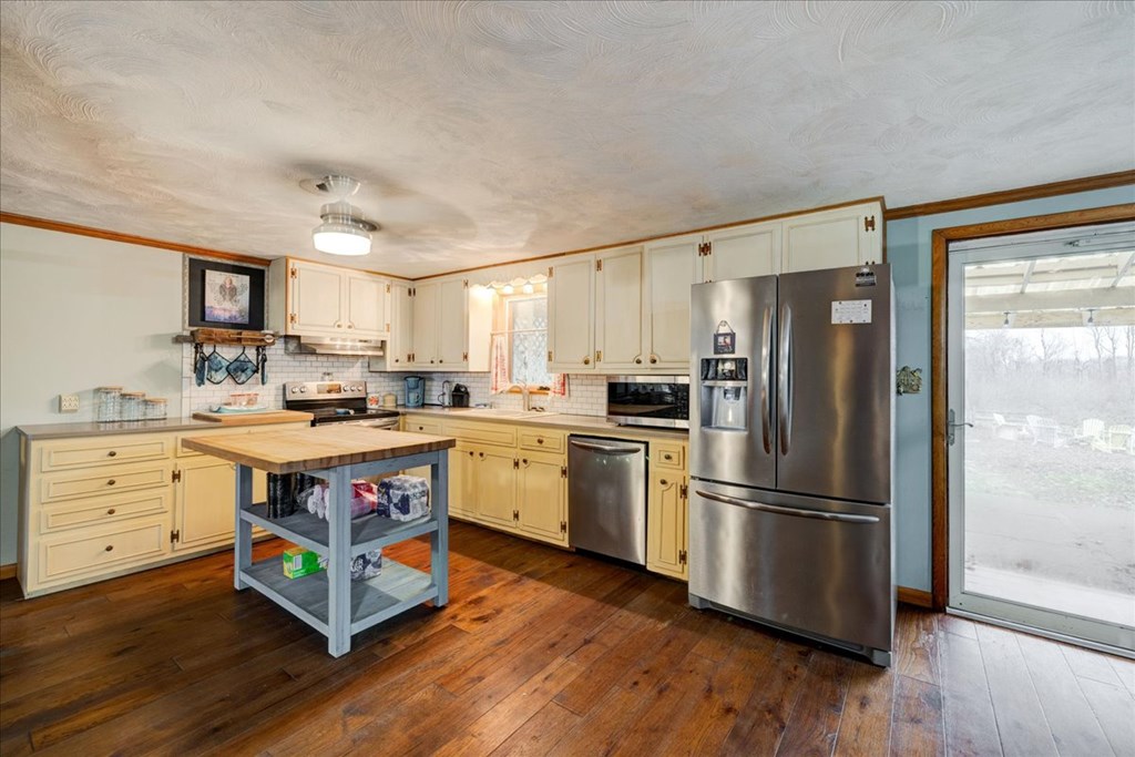6841 Hwy 144, Owensboro, Kentucky 42303, 5 Bedrooms Bedrooms, ,2 BathroomsBathrooms,Single Family Residence,For Sale,Hwy 144,88997