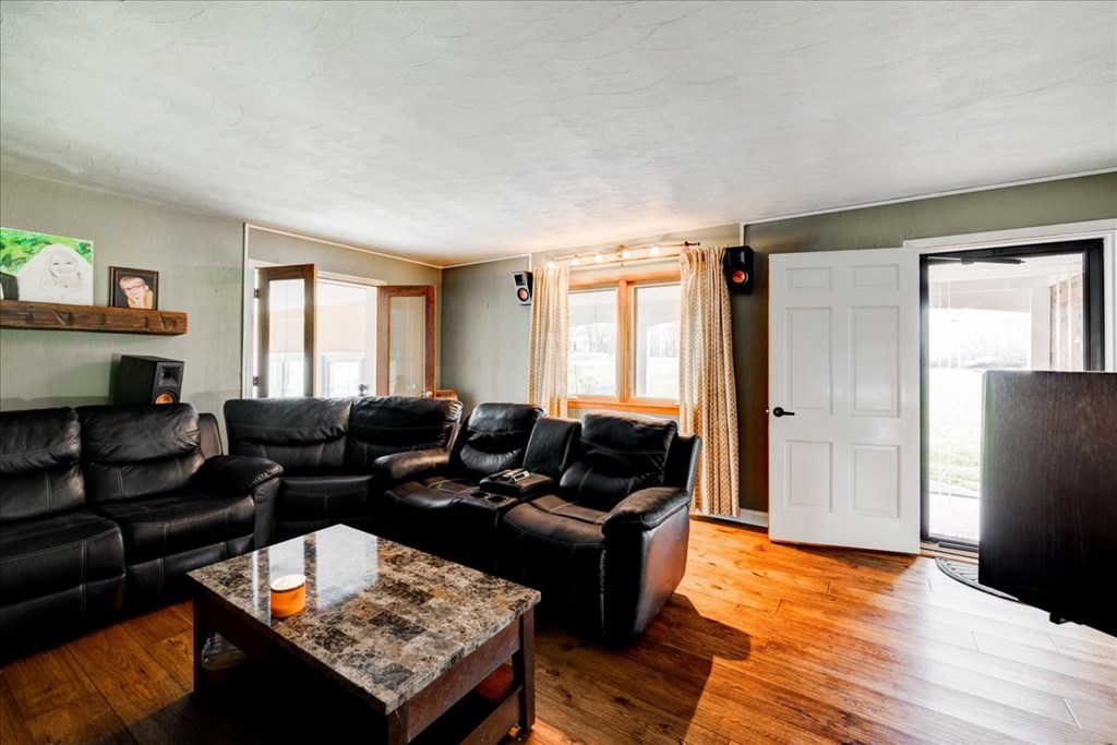 6841 Hwy 144, Owensboro, Kentucky 42303, 5 Bedrooms Bedrooms, ,2 BathroomsBathrooms,Single Family Residence,For Sale,Hwy 144,88997