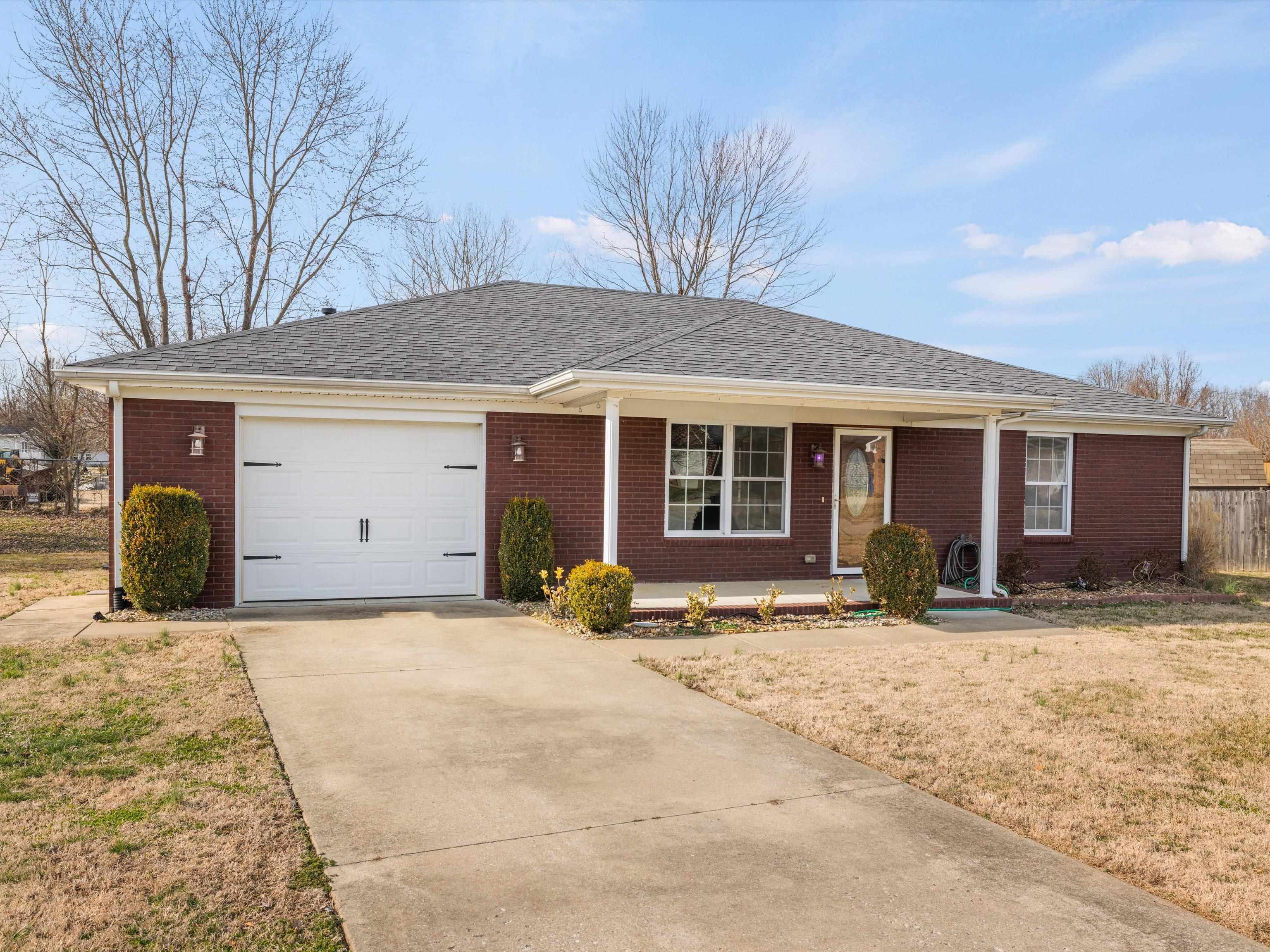2205 Topaz Court, Owensboro, Kentucky 42303, 3 Bedrooms Bedrooms, ,2 BathroomsBathrooms,Single Family Residence,For Sale,Topaz Court,89022