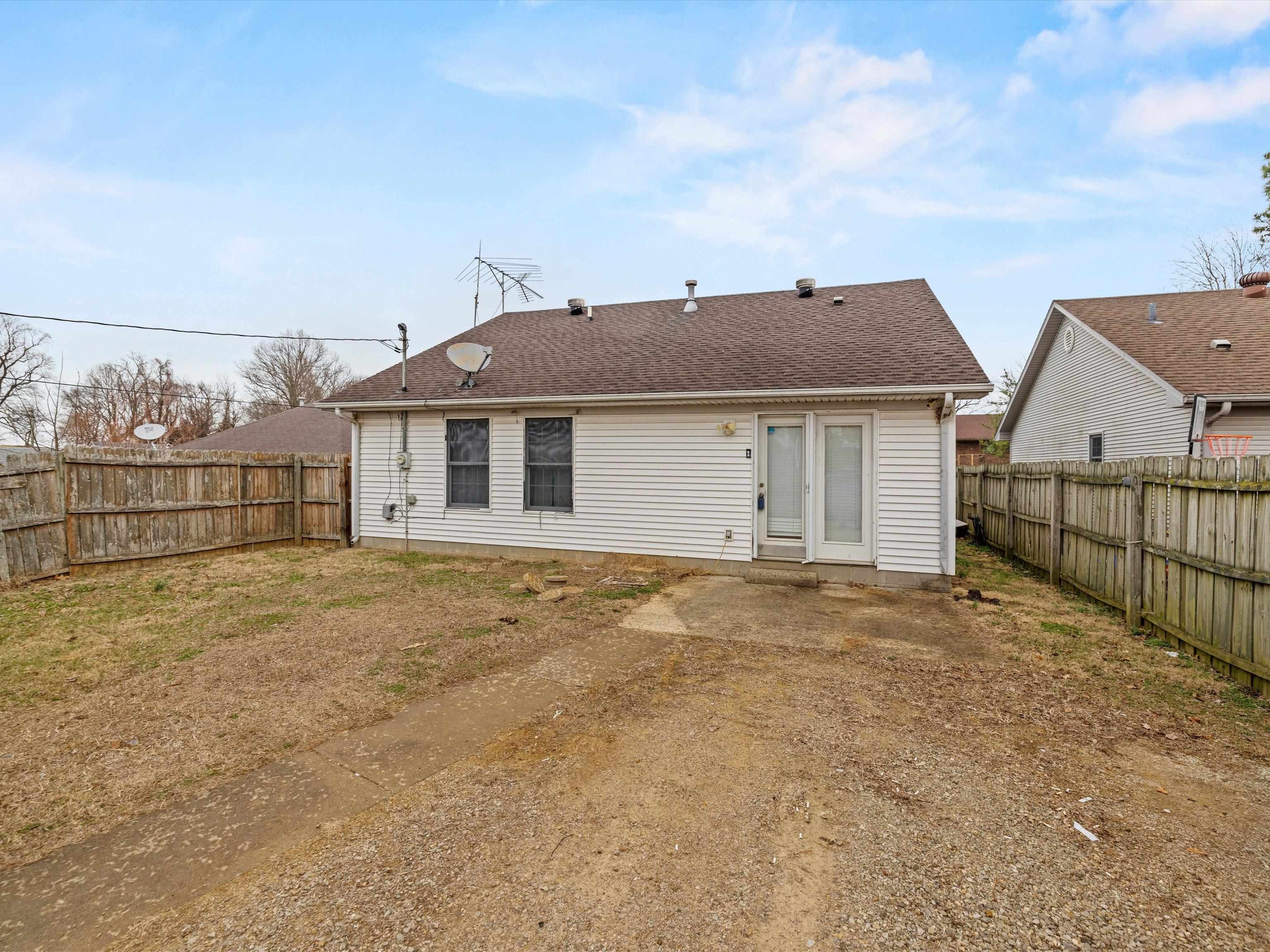 1710 McConnell Avenue, Owensboro, Kentucky 42303-0948, 3 Bedrooms Bedrooms, ,2 BathroomsBathrooms,Single Family Residence,For Sale,McConnell Avenue,89081
