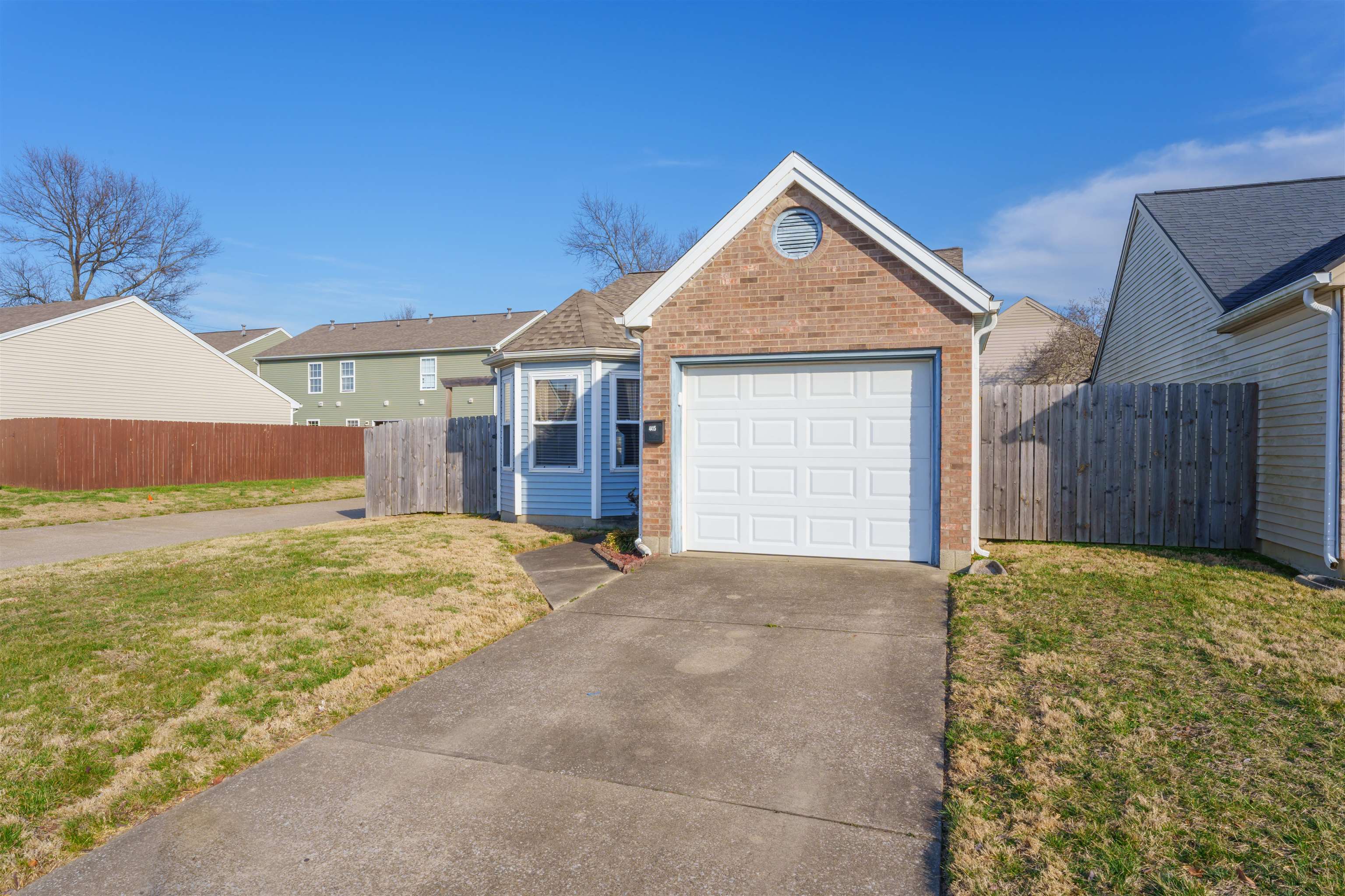 4415 Strickland Dr, Owensboro, Kentucky 42301, 2 Bedrooms Bedrooms, ,1 BathroomBathrooms,Single Family Residence,For Sale,Strickland Dr,89091