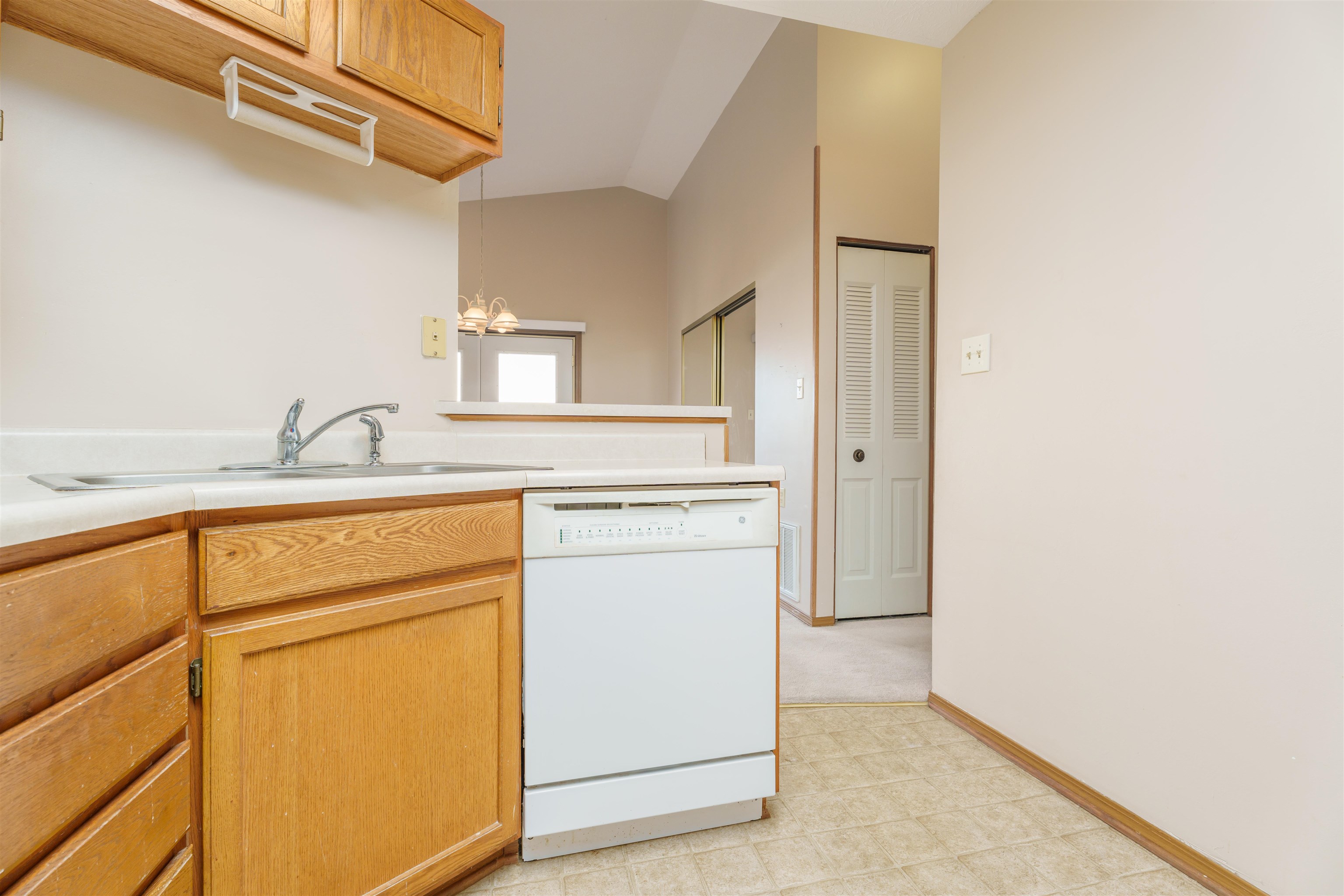 4415 Strickland Dr, Owensboro, Kentucky 42301, 2 Bedrooms Bedrooms, ,1 BathroomBathrooms,Single Family Residence,For Sale,Strickland Dr,89091