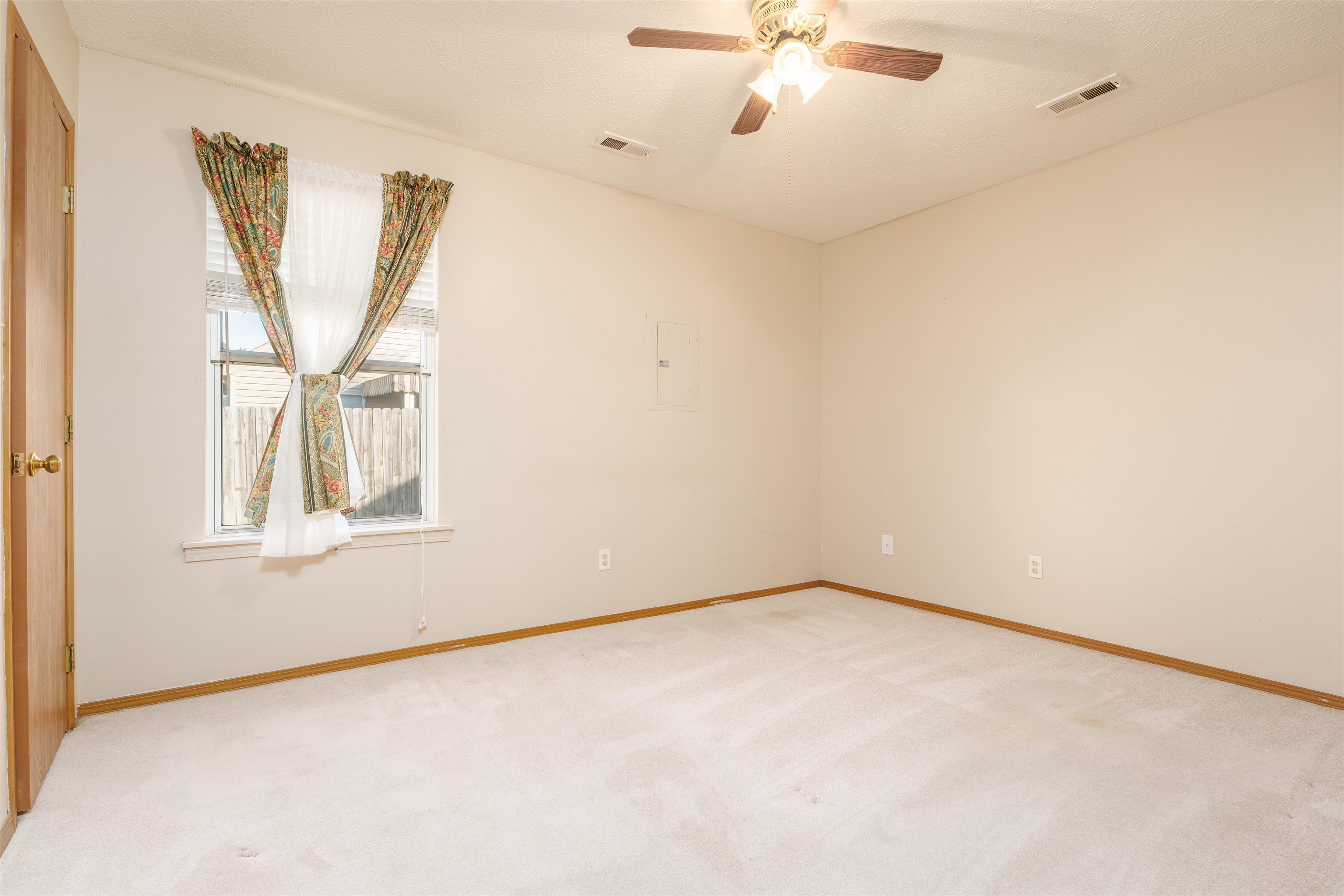 4415 Strickland Dr, Owensboro, Kentucky 42301, 2 Bedrooms Bedrooms, ,1 BathroomBathrooms,Single Family Residence,For Sale,Strickland Dr,89091