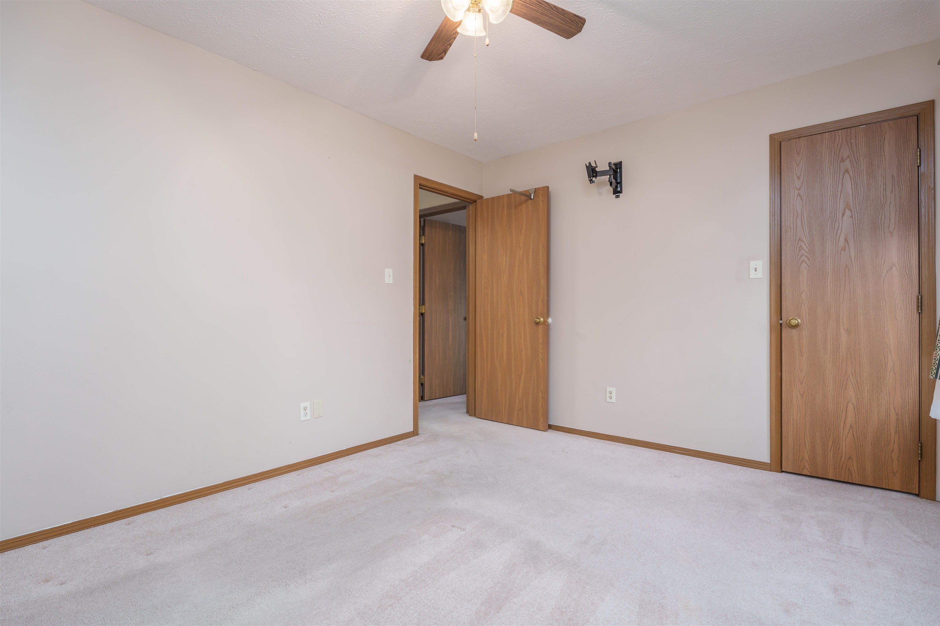 4415 Strickland Dr, Owensboro, Kentucky 42301, 2 Bedrooms Bedrooms, ,1 BathroomBathrooms,Single Family Residence,For Sale,Strickland Dr,89091