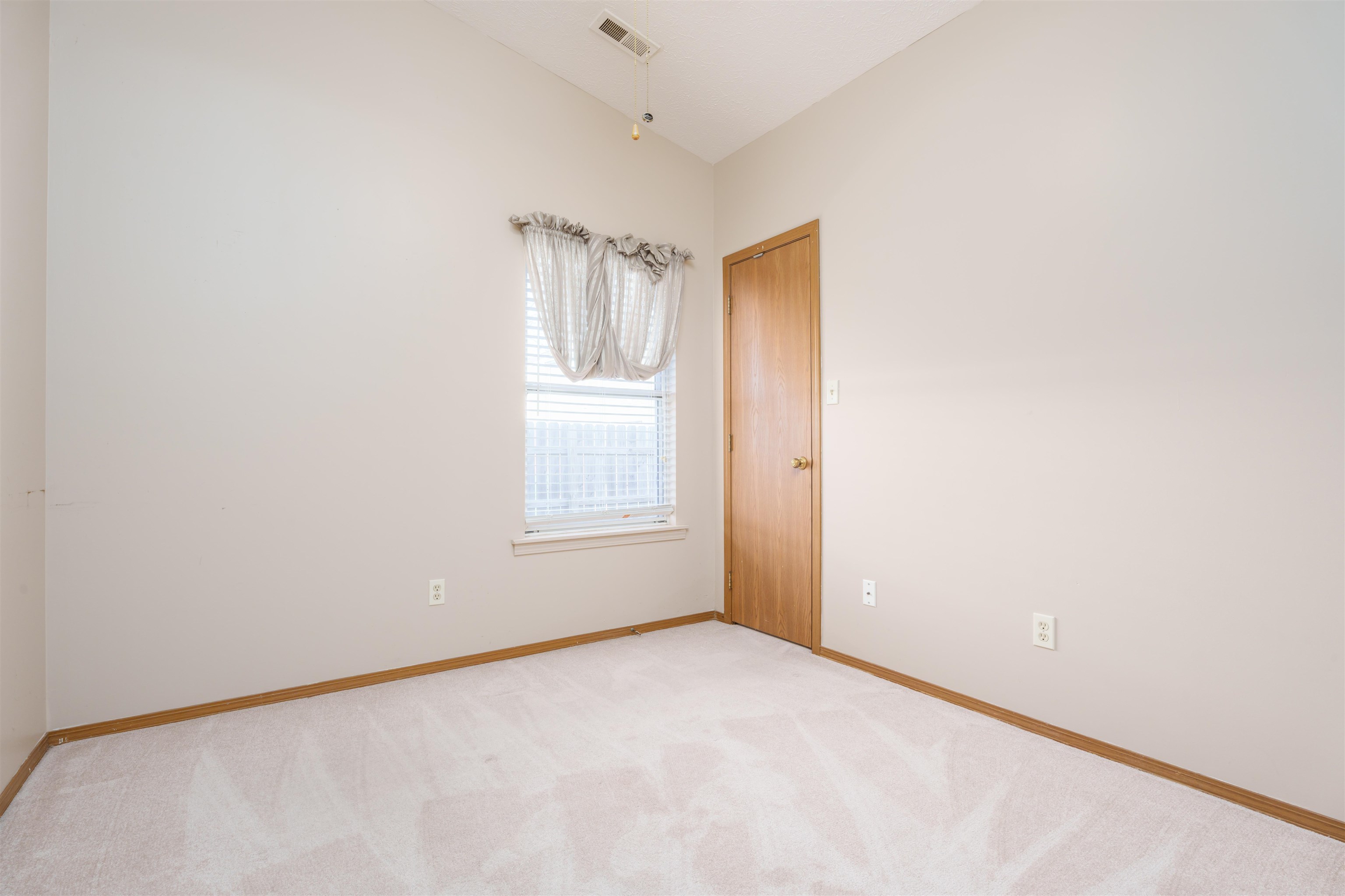 4415 Strickland Dr, Owensboro, Kentucky 42301, 2 Bedrooms Bedrooms, ,1 BathroomBathrooms,Single Family Residence,For Sale,Strickland Dr,89091