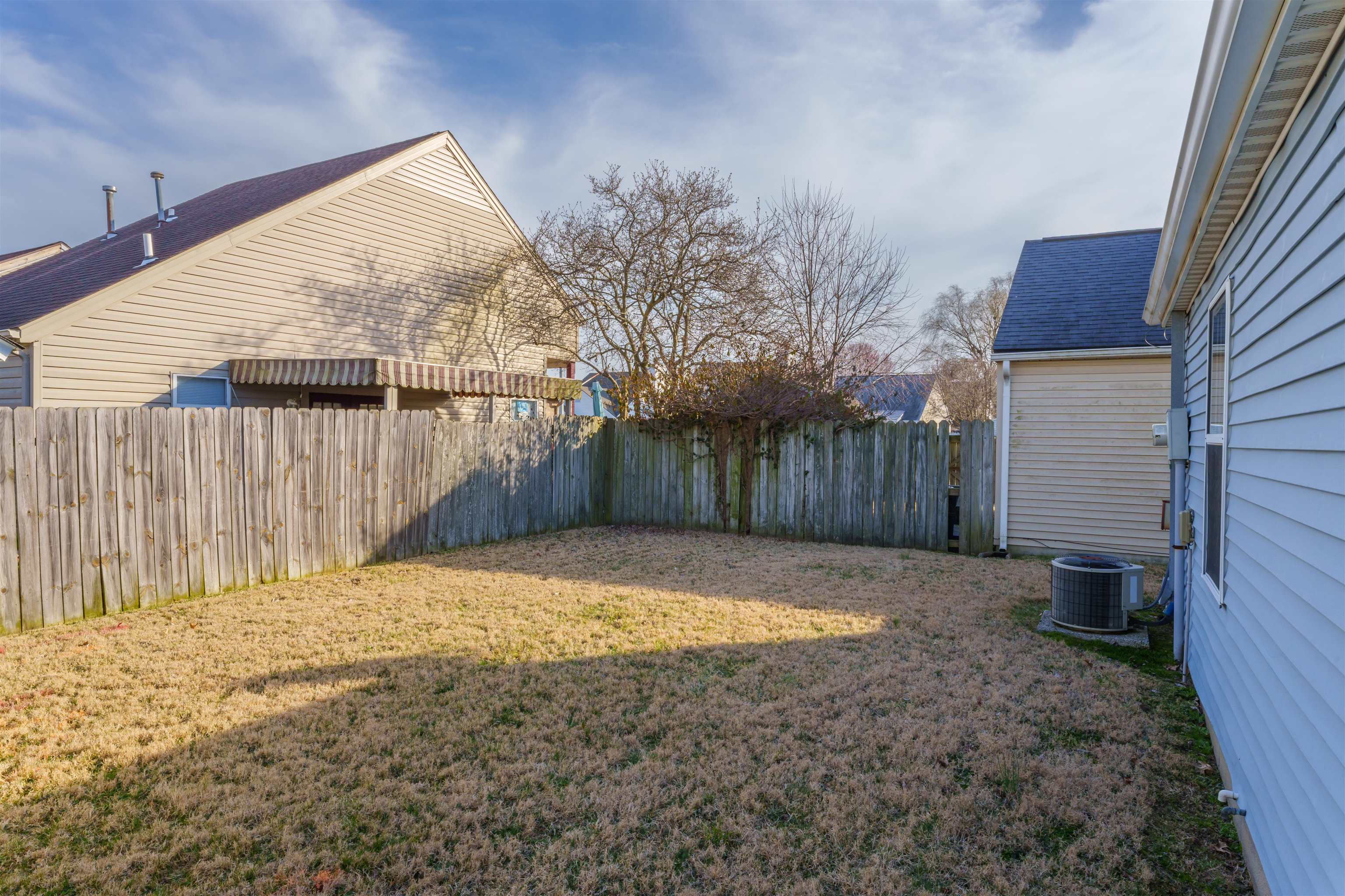 4415 Strickland Dr, Owensboro, Kentucky 42301, 2 Bedrooms Bedrooms, ,1 BathroomBathrooms,Single Family Residence,For Sale,Strickland Dr,89091