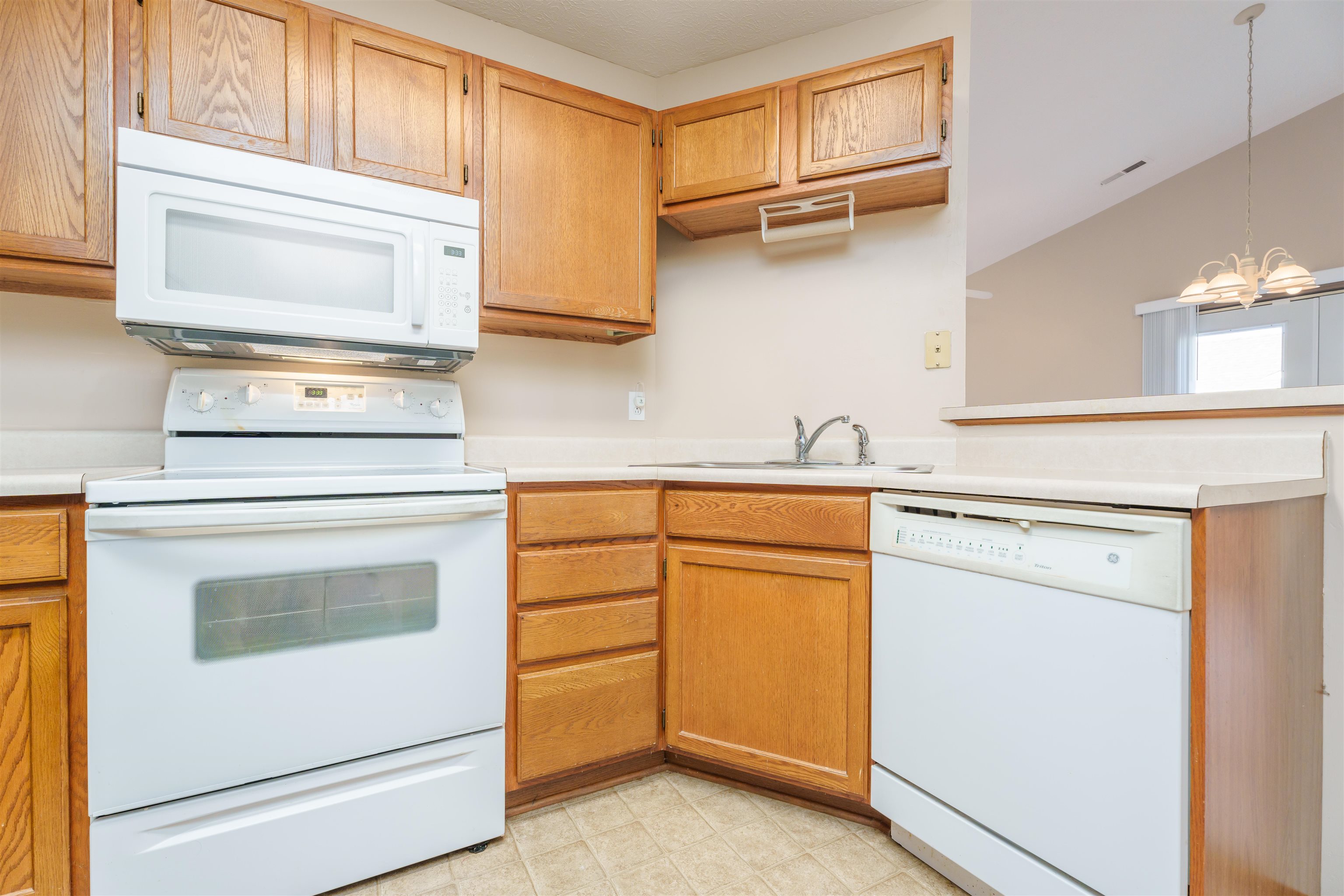 4415 Strickland Dr, Owensboro, Kentucky 42301, 2 Bedrooms Bedrooms, ,1 BathroomBathrooms,Single Family Residence,For Sale,Strickland Dr,89091