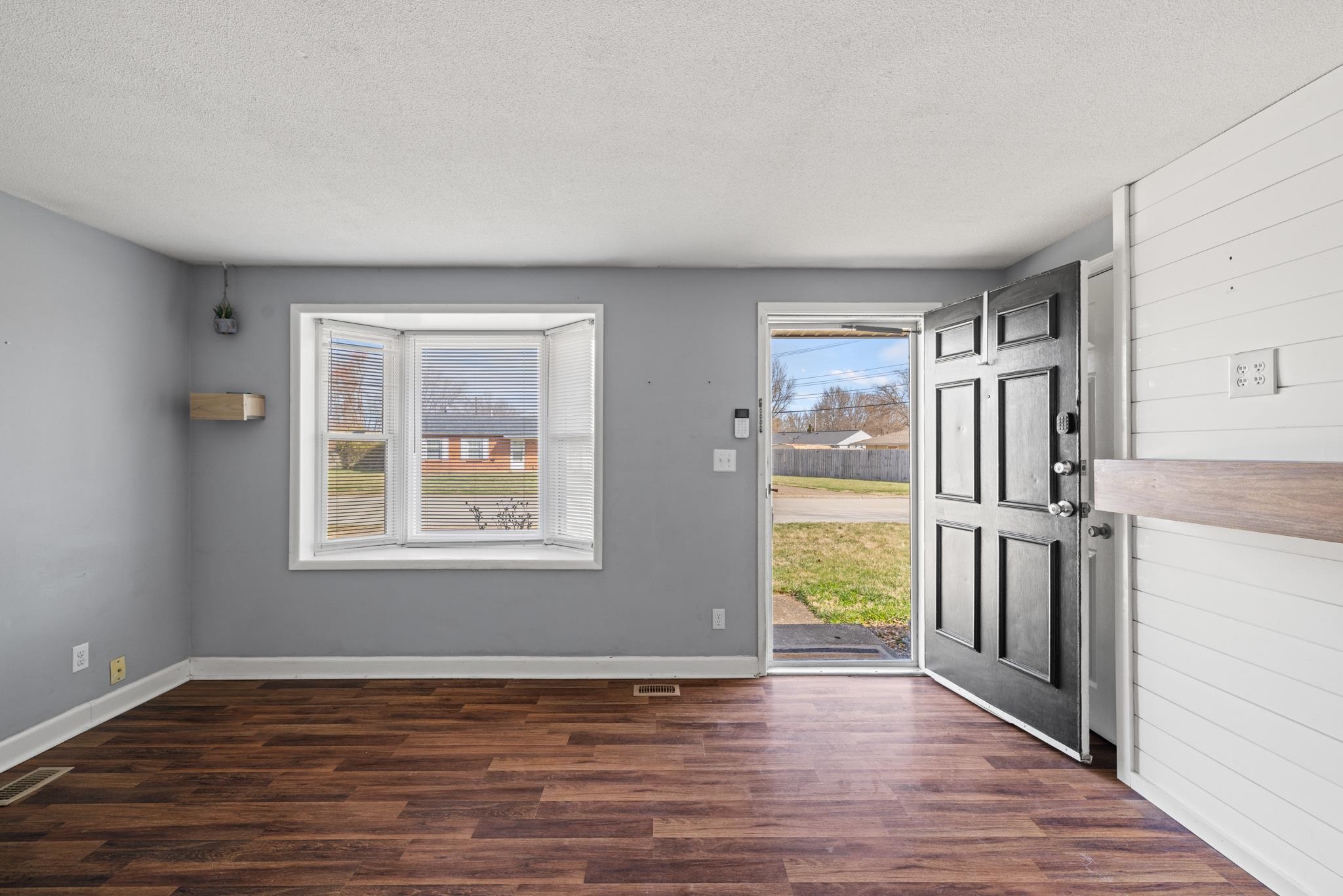 2104 Dickey Drive, Owensboro, Kentucky 42301, 3 Bedrooms Bedrooms, ,1 BathroomBathrooms,Ranch,For Sale,Dickey Drive,89096