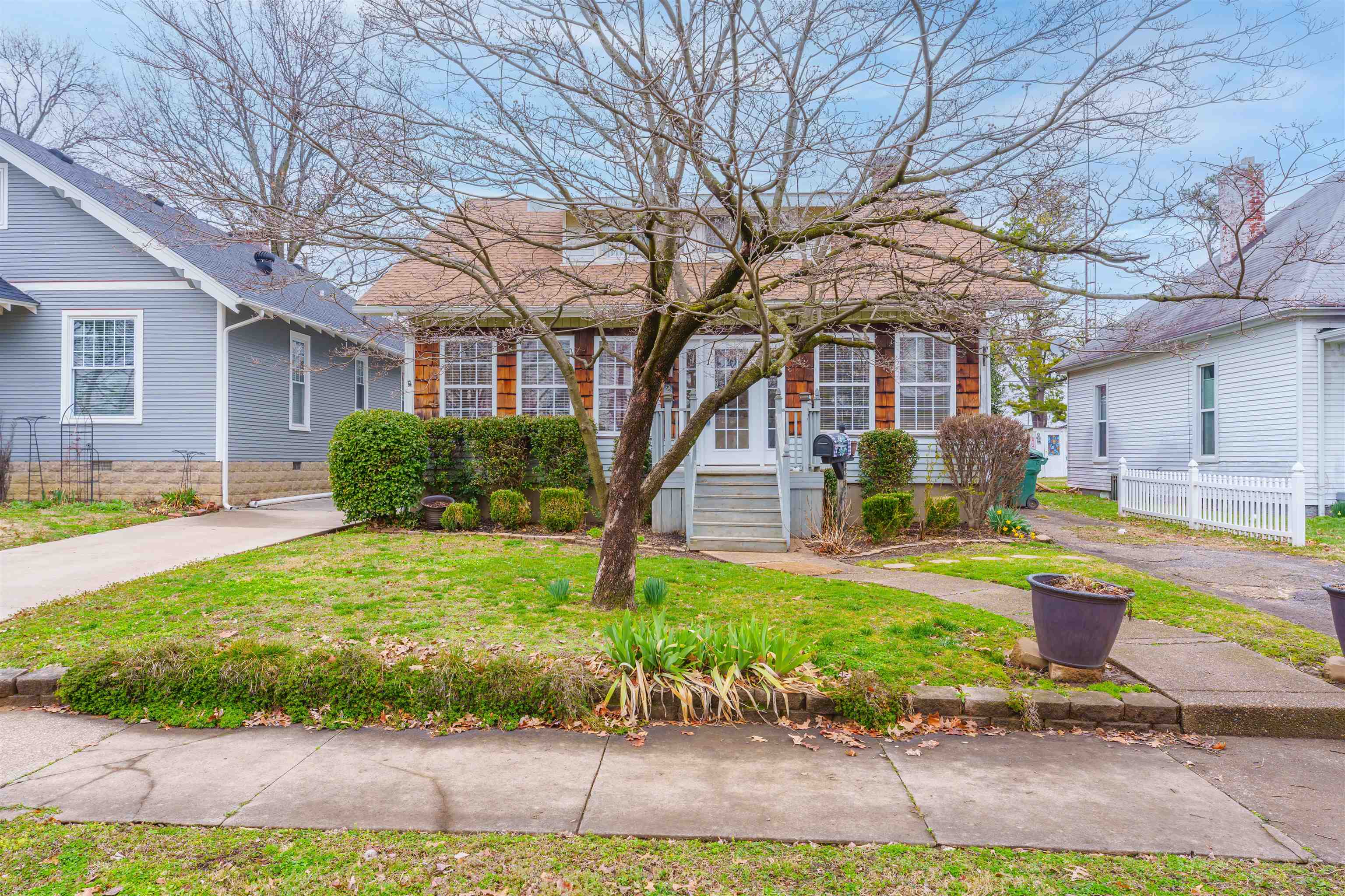 207 East 21st Street, Owensboro, Kentucky 42303, 4 Bedrooms Bedrooms, ,1 BathroomBathrooms,Single Family Residence,For Sale,East 21st Street,89111