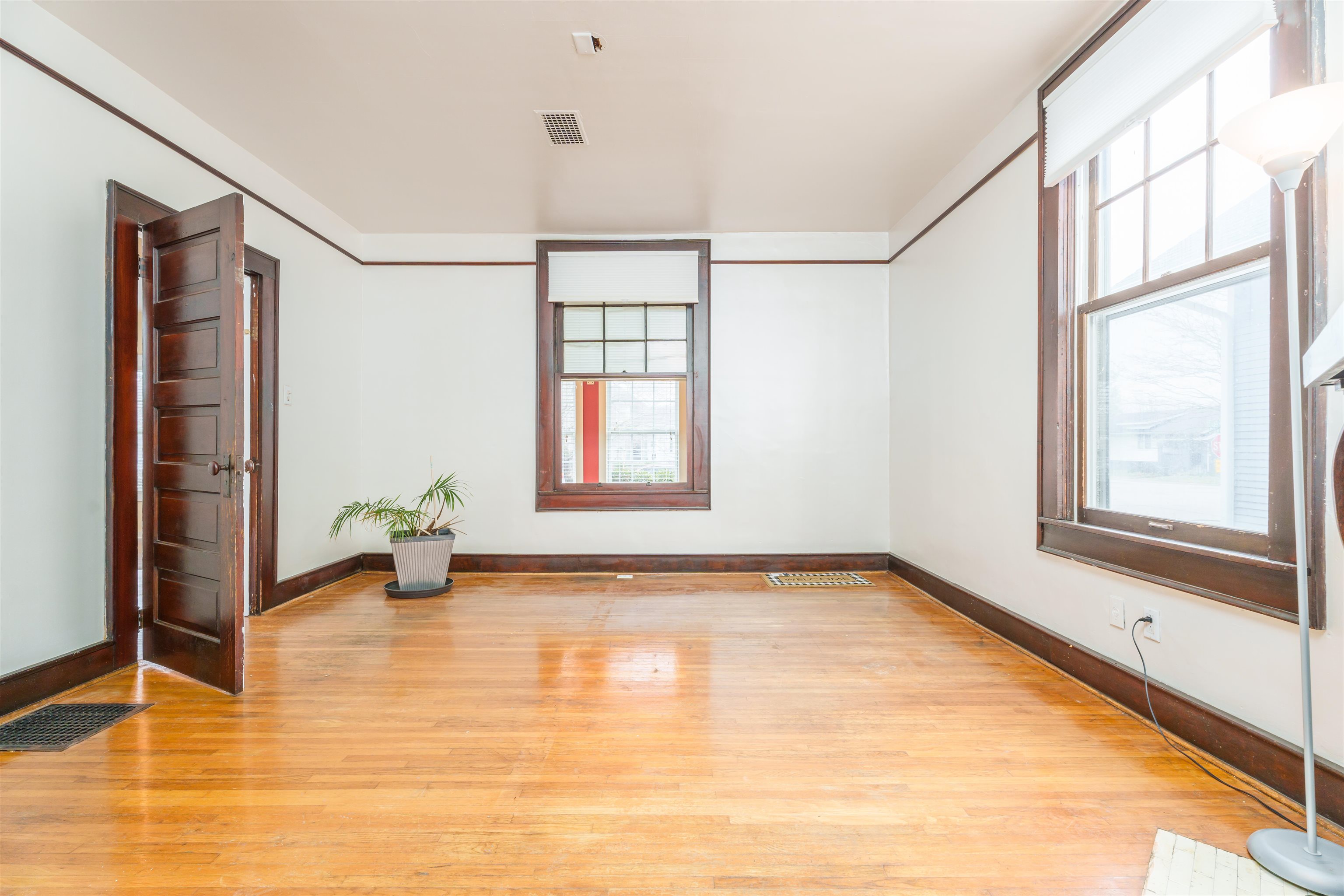 207 East 21st Street, Owensboro, Kentucky 42303, 4 Bedrooms Bedrooms, ,1 BathroomBathrooms,Single Family Residence,For Sale,East 21st Street,89111