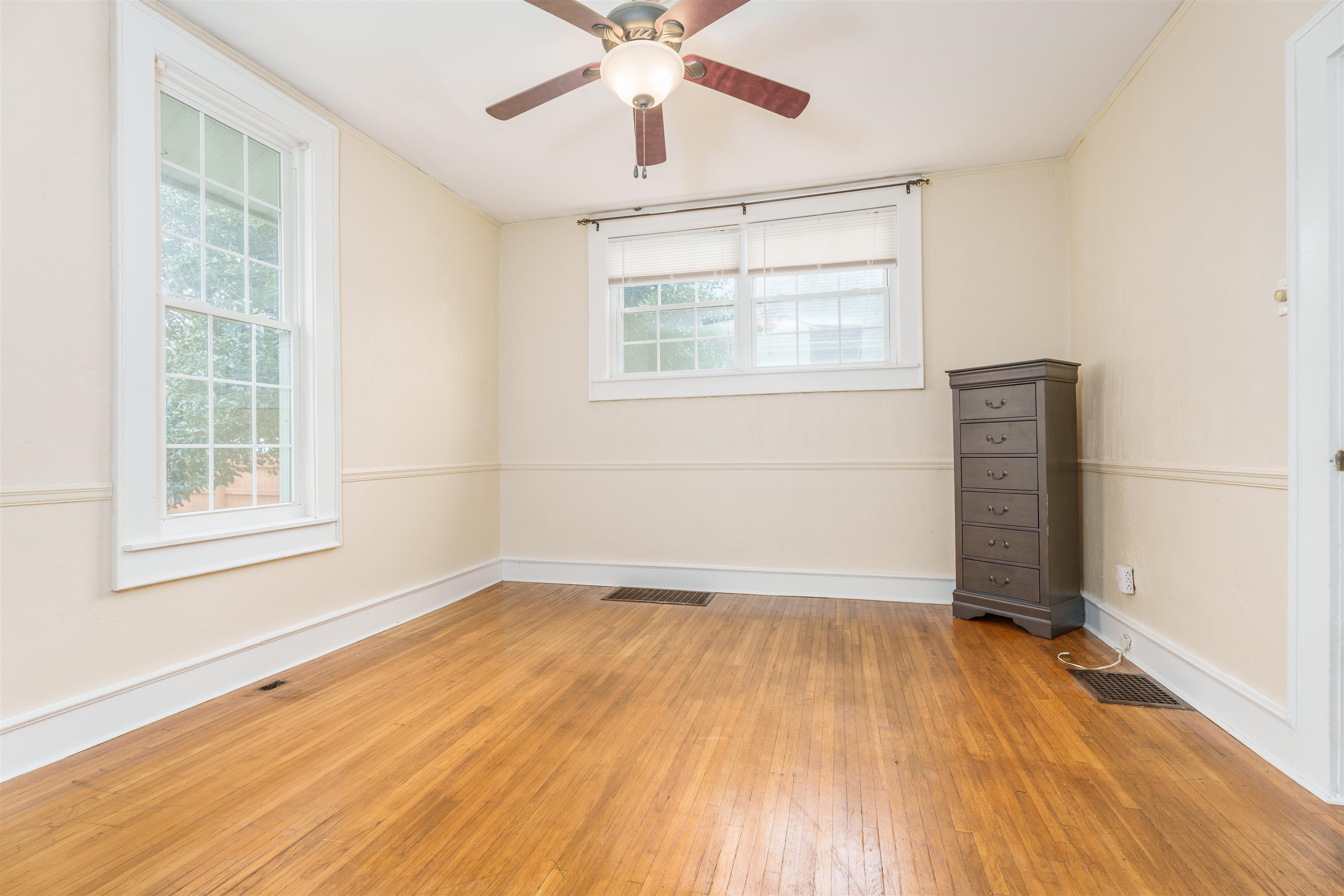 207 East 21st Street, Owensboro, Kentucky 42303, 4 Bedrooms Bedrooms, ,1 BathroomBathrooms,Single Family Residence,For Sale,East 21st Street,89111
