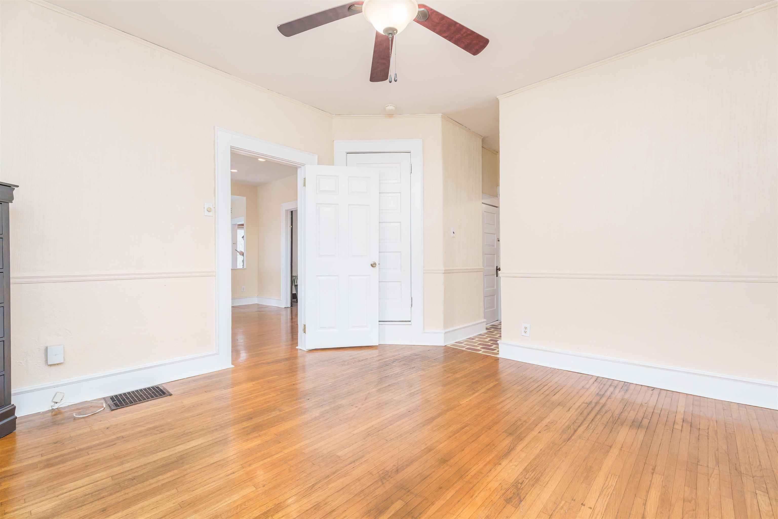 207 East 21st Street, Owensboro, Kentucky 42303, 4 Bedrooms Bedrooms, ,1 BathroomBathrooms,Single Family Residence,For Sale,East 21st Street,89111