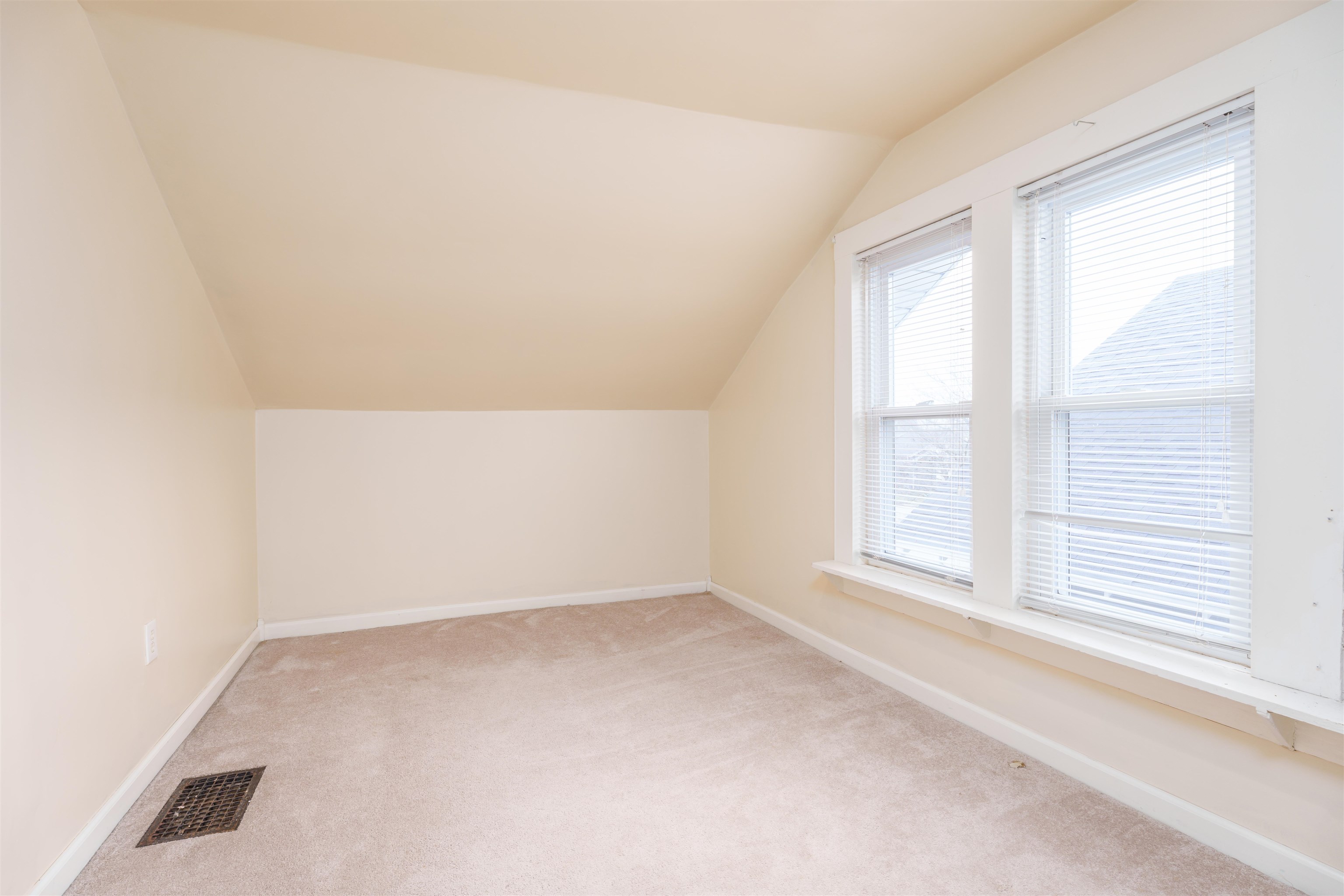 207 East 21st Street, Owensboro, Kentucky 42303, 4 Bedrooms Bedrooms, ,1 BathroomBathrooms,Single Family Residence,For Sale,East 21st Street,89111