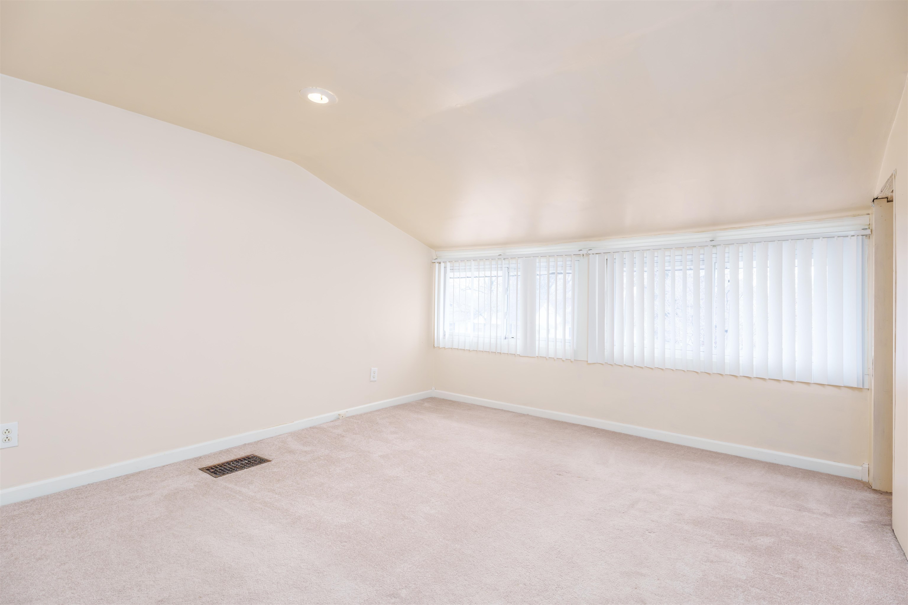 207 East 21st Street, Owensboro, Kentucky 42303, 4 Bedrooms Bedrooms, ,1 BathroomBathrooms,Single Family Residence,For Sale,East 21st Street,89111