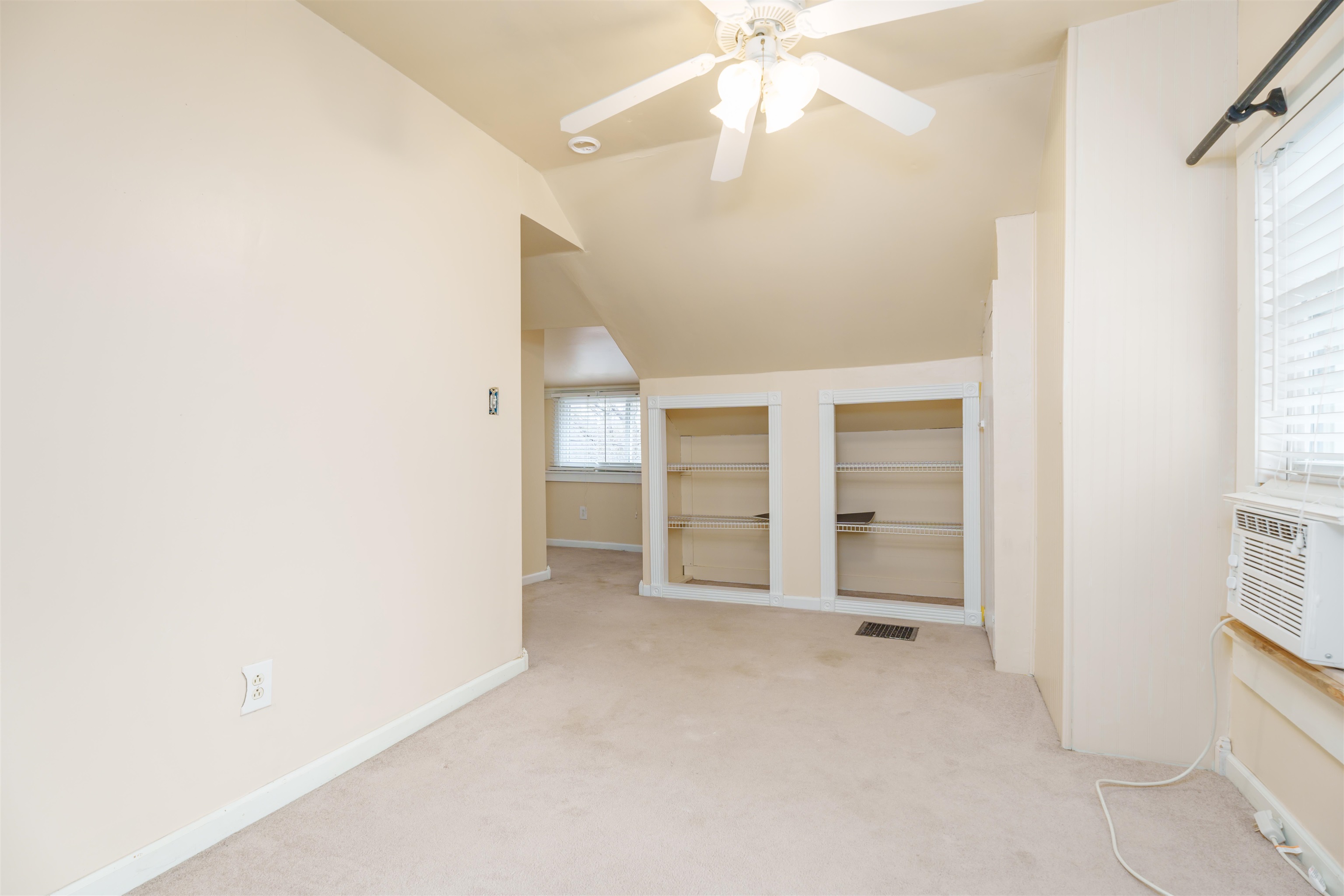 207 East 21st Street, Owensboro, Kentucky 42303, 4 Bedrooms Bedrooms, ,1 BathroomBathrooms,Single Family Residence,For Sale,East 21st Street,89111