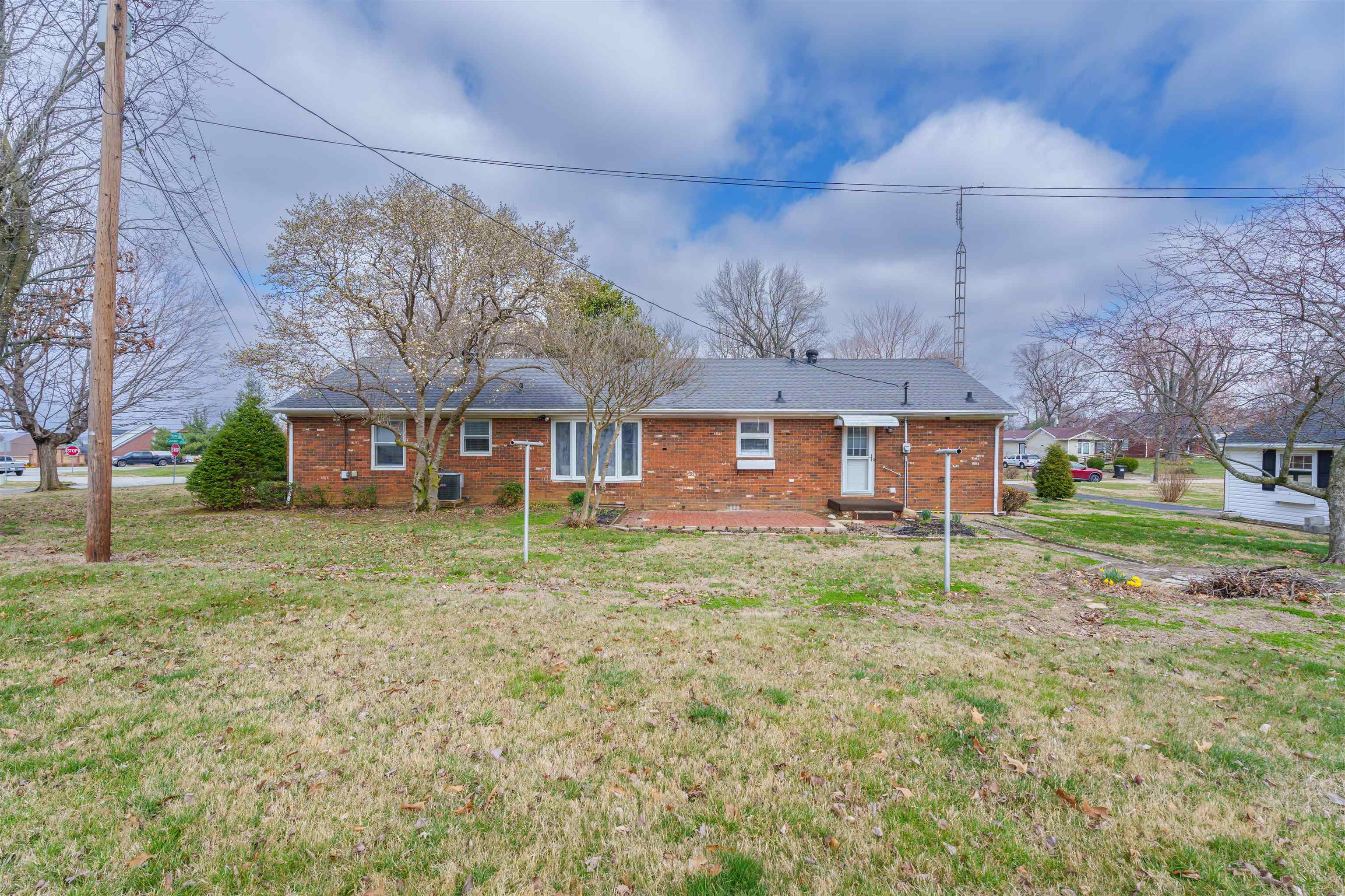 2430 Fairview Spur, Owensboro, Kentucky 42303, 3 Bedrooms Bedrooms, ,1 BathroomBathrooms,Single Family Residence,For Sale,Fairview Spur,89116