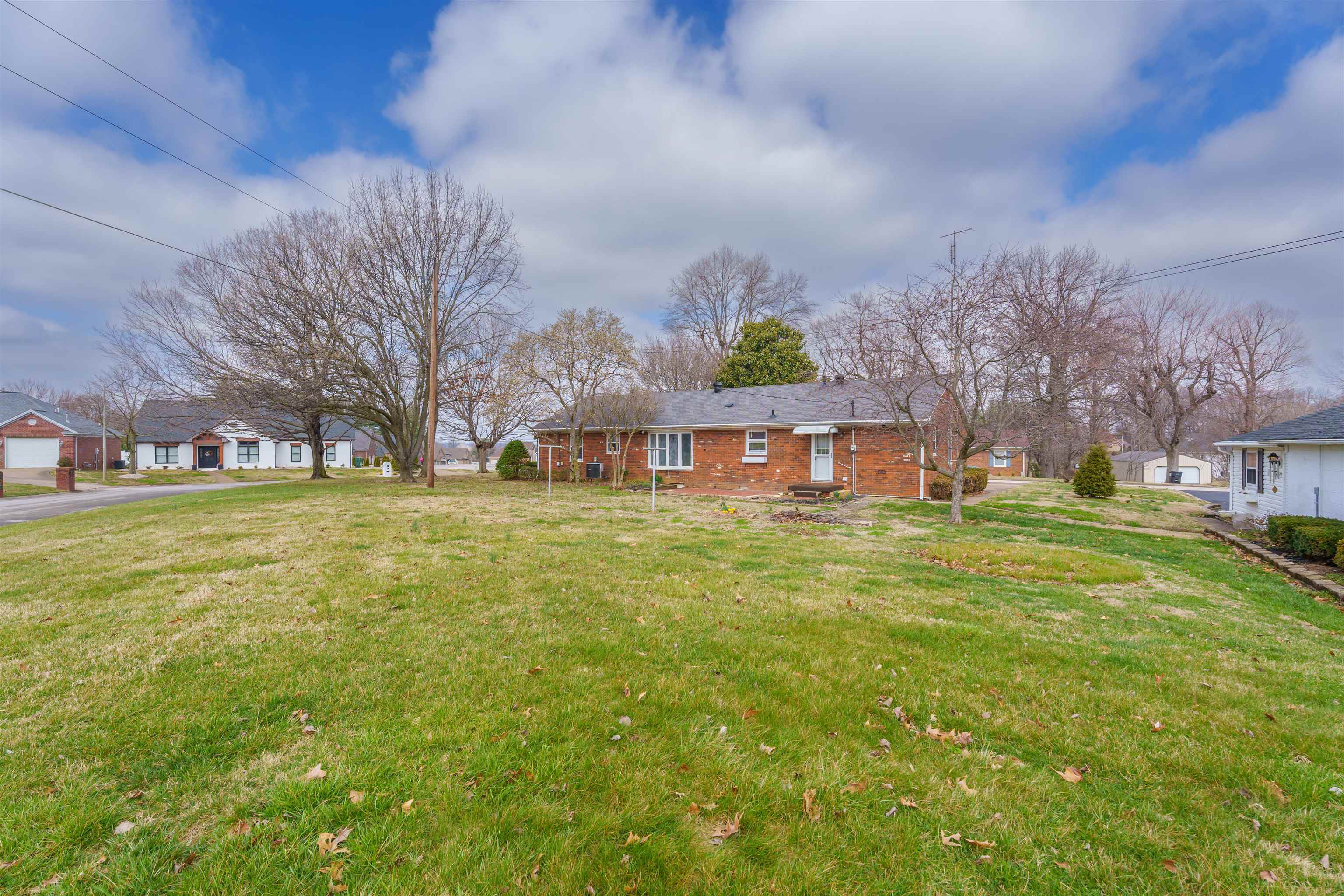 2430 Fairview Spur, Owensboro, Kentucky 42303, 3 Bedrooms Bedrooms, ,1 BathroomBathrooms,Single Family Residence,For Sale,Fairview Spur,89116