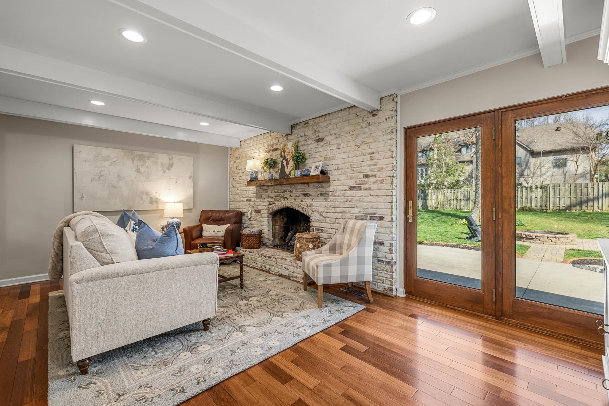 1233 Hickory Ln, Owensboro, Kentucky 42303-7524, 3 Bedrooms Bedrooms, ,2 BathroomsBathrooms,Single Family Residence,For Sale,Hickory Ln,89130
