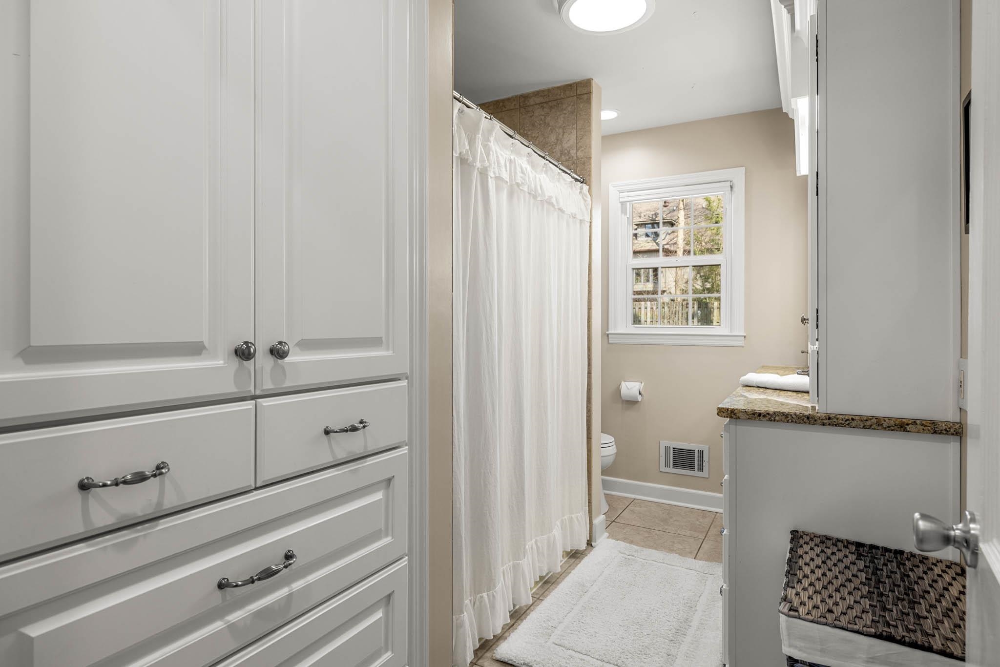1233 Hickory Ln, Owensboro, Kentucky 42303-7524, 3 Bedrooms Bedrooms, ,2 BathroomsBathrooms,Single Family Residence,For Sale,Hickory Ln,89130