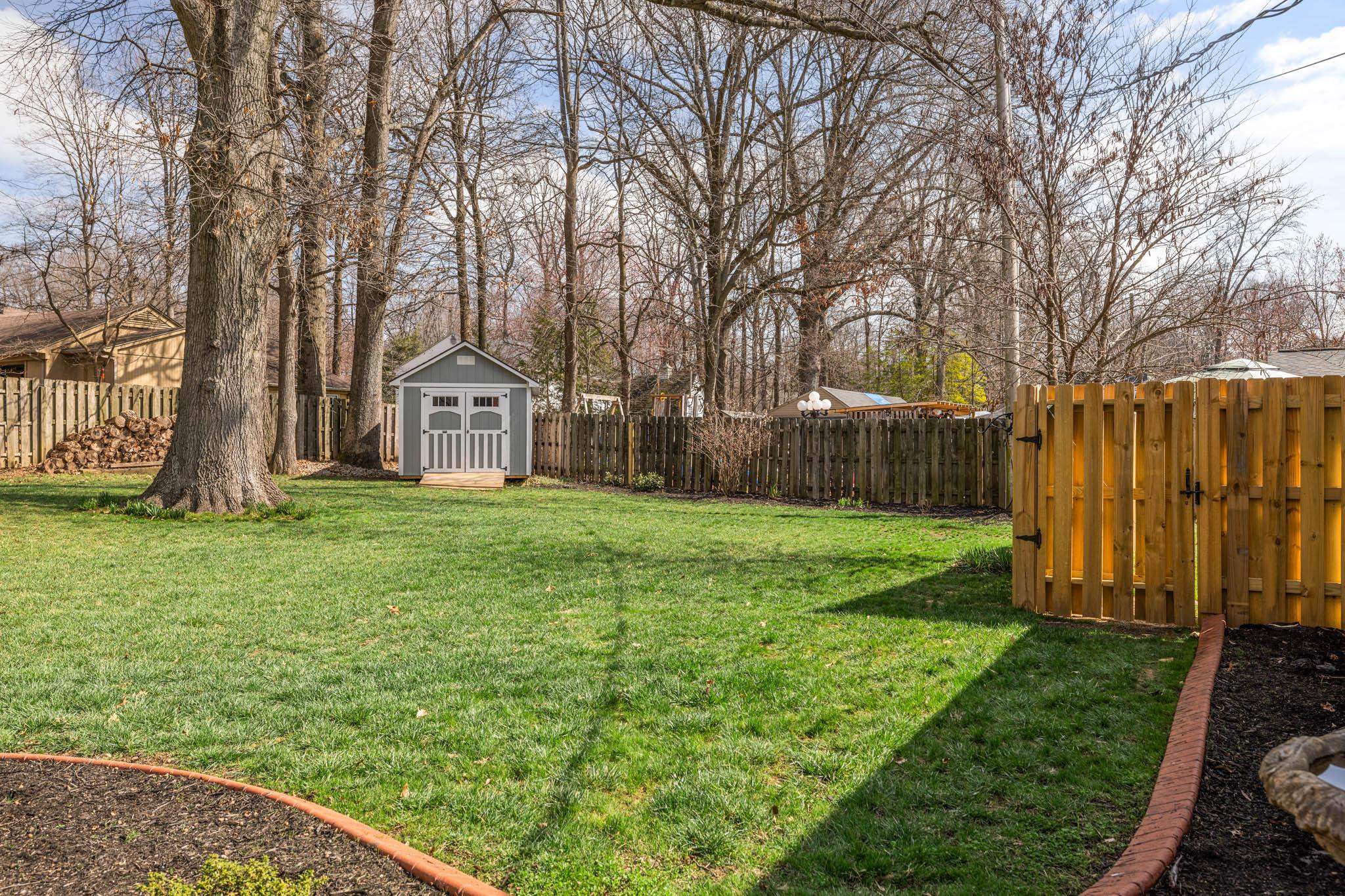 1233 Hickory Ln, Owensboro, Kentucky 42303-7524, 3 Bedrooms Bedrooms, ,2 BathroomsBathrooms,Single Family Residence,For Sale,Hickory Ln,89130