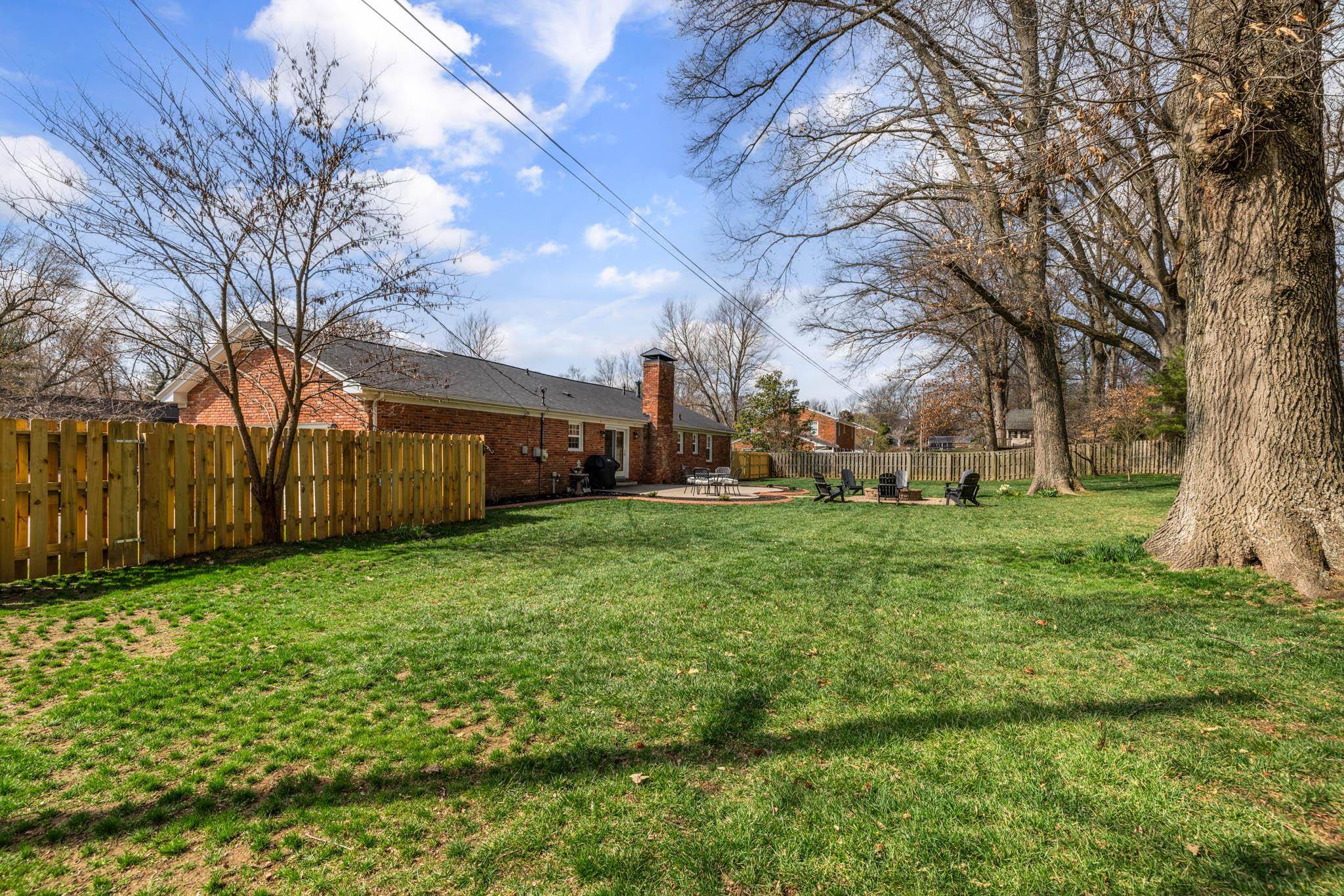 1233 Hickory Ln, Owensboro, Kentucky 42303-7524, 3 Bedrooms Bedrooms, ,2 BathroomsBathrooms,Single Family Residence,For Sale,Hickory Ln,89130
