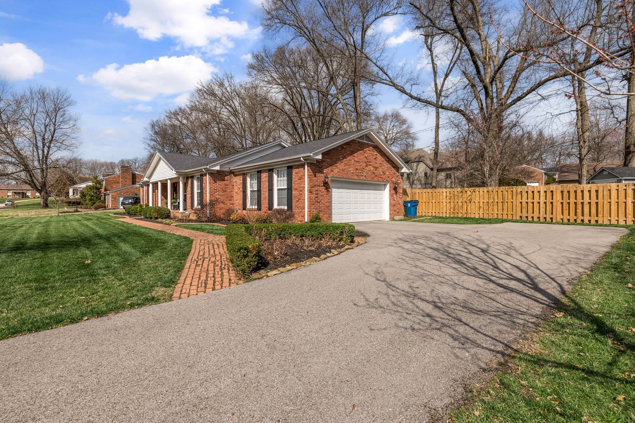 1233 Hickory Ln, Owensboro, Kentucky 42303-7524, 3 Bedrooms Bedrooms, ,2 BathroomsBathrooms,Single Family Residence,For Sale,Hickory Ln,89130