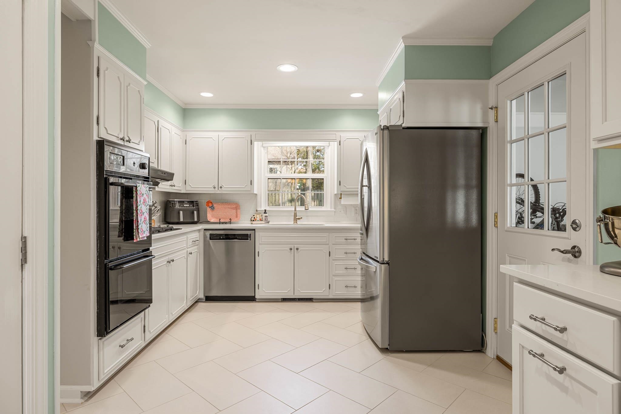 1233 Hickory Ln, Owensboro, Kentucky 42303-7524, 3 Bedrooms Bedrooms, ,2 BathroomsBathrooms,Single Family Residence,For Sale,Hickory Ln,89130