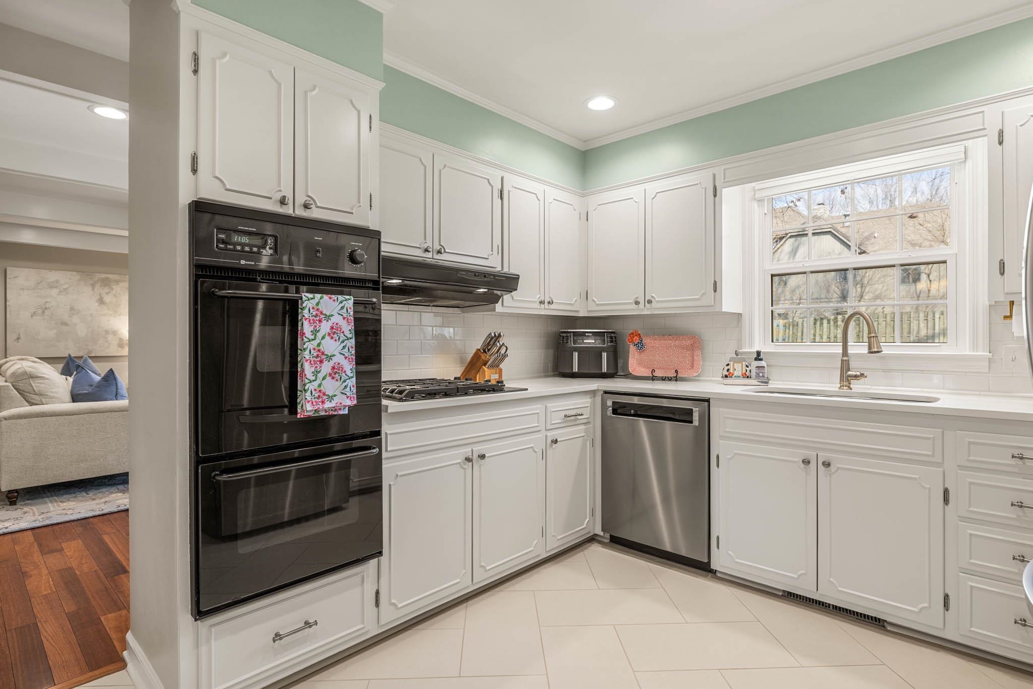 1233 Hickory Ln, Owensboro, Kentucky 42303-7524, 3 Bedrooms Bedrooms, ,2 BathroomsBathrooms,Single Family Residence,For Sale,Hickory Ln,89130
