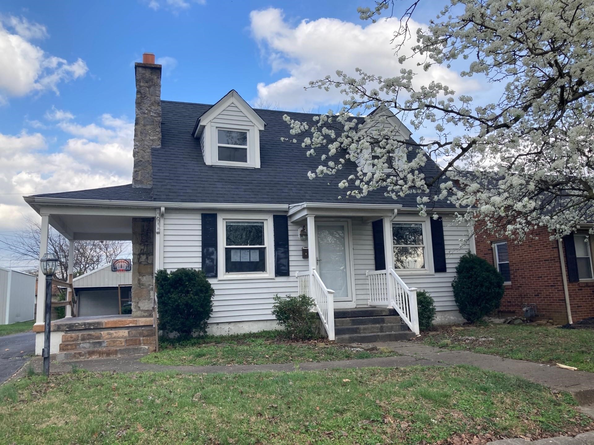 1639 Daviess Street, Owensboro, Kentucky 42303, 3 Bedrooms Bedrooms, ,1 BathroomBathrooms,Single Family Residence,For Sale,Daviess Street,89193