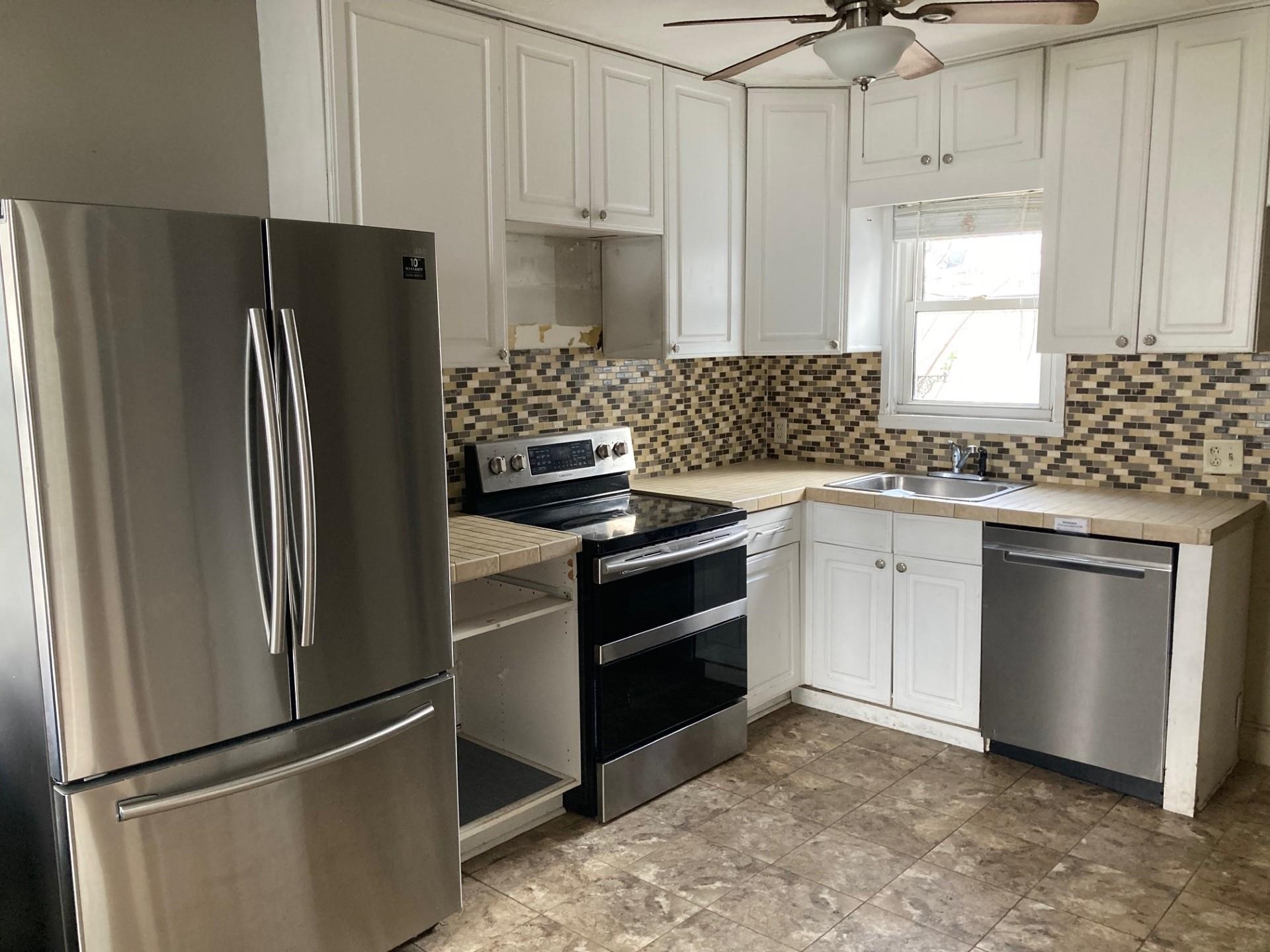 1639 Daviess Street, Owensboro, Kentucky 42303, 3 Bedrooms Bedrooms, ,1 BathroomBathrooms,Single Family Residence,For Sale,Daviess Street,89193