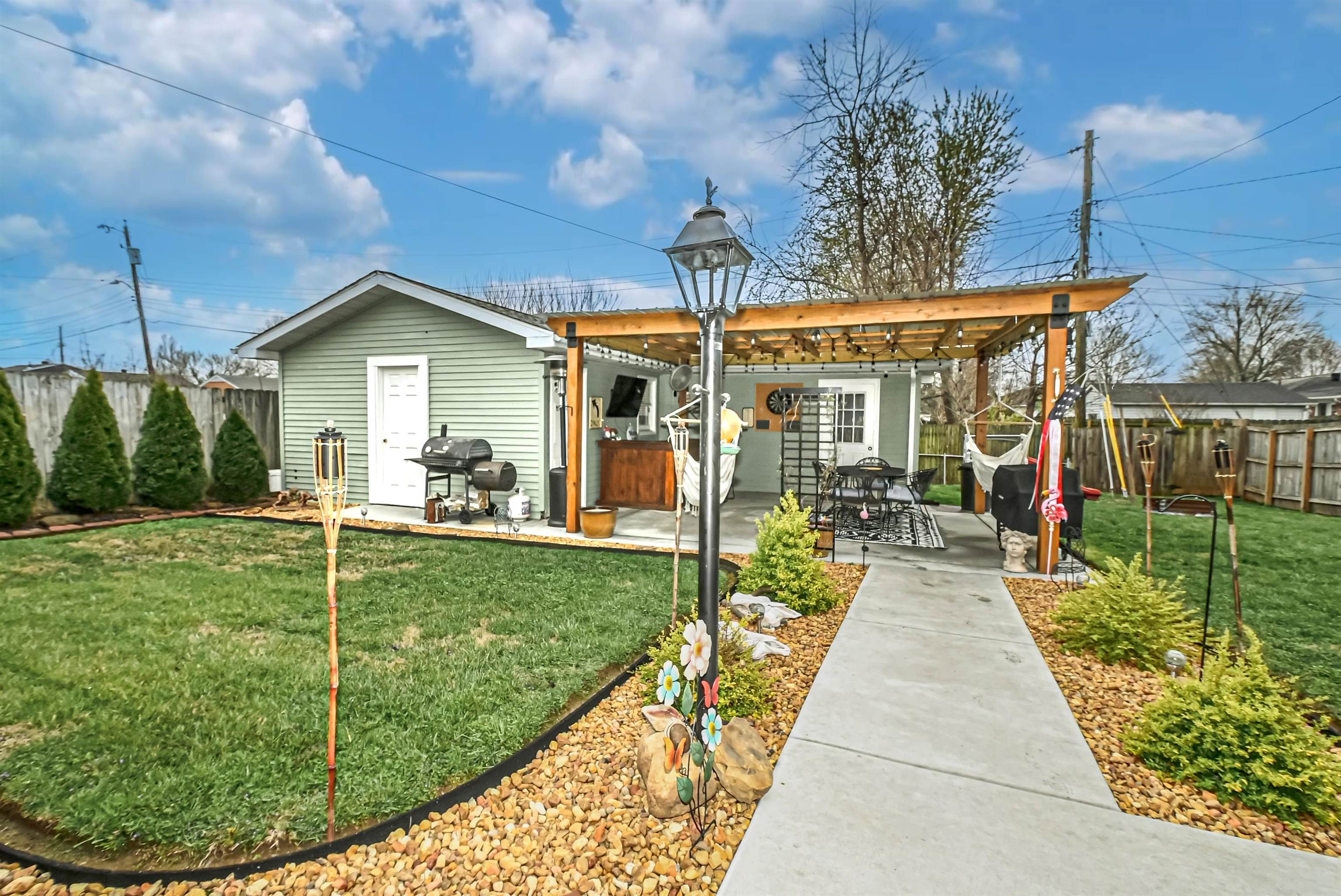 1806 Standish Place, Owensboro, Kentucky 42301, 3 Bedrooms Bedrooms, ,1 BathroomBathrooms,Single Family Residence,For Sale,Standish Place,89199