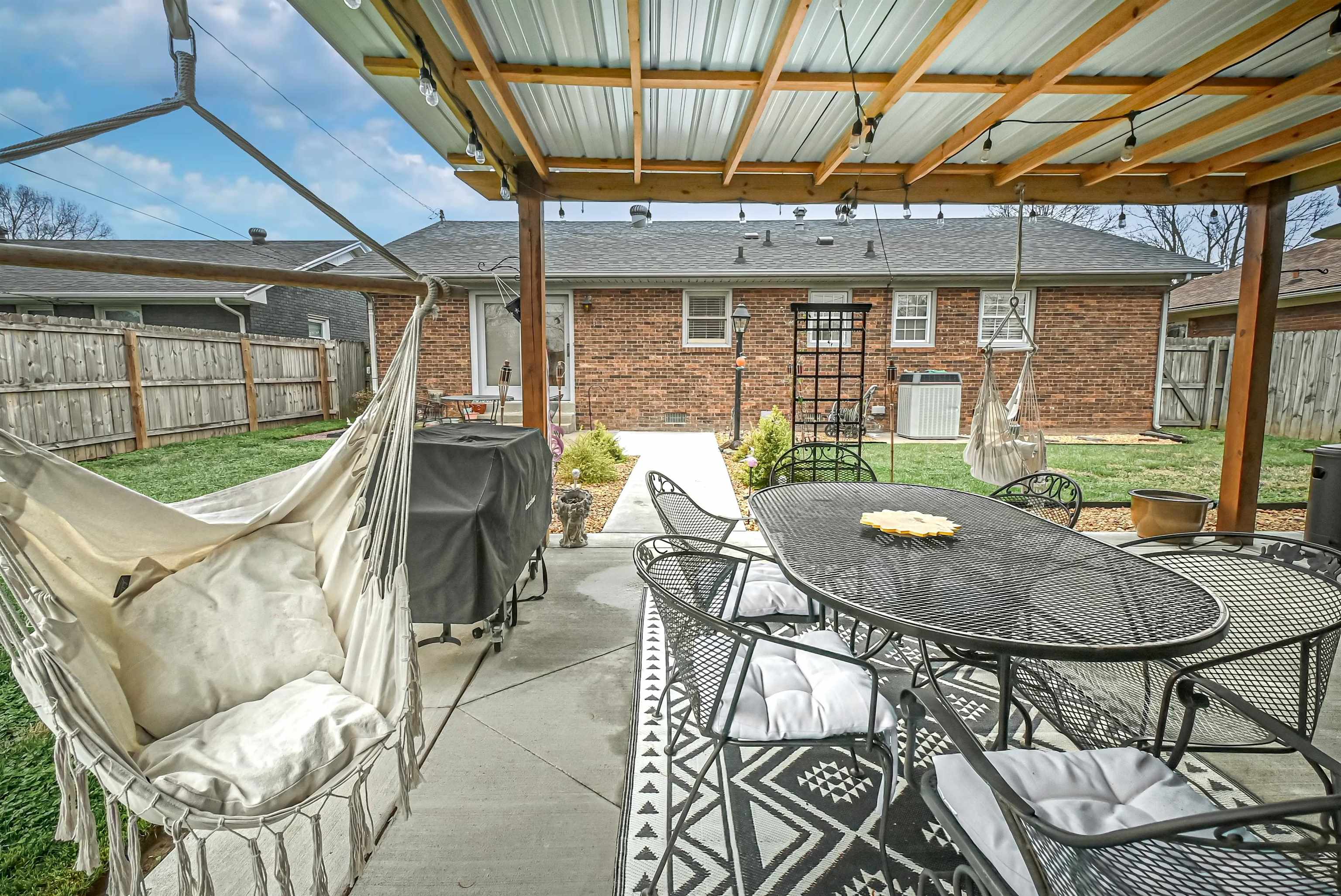 1806 Standish Place, Owensboro, Kentucky 42301, 3 Bedrooms Bedrooms, ,1 BathroomBathrooms,Single Family Residence,For Sale,Standish Place,89199