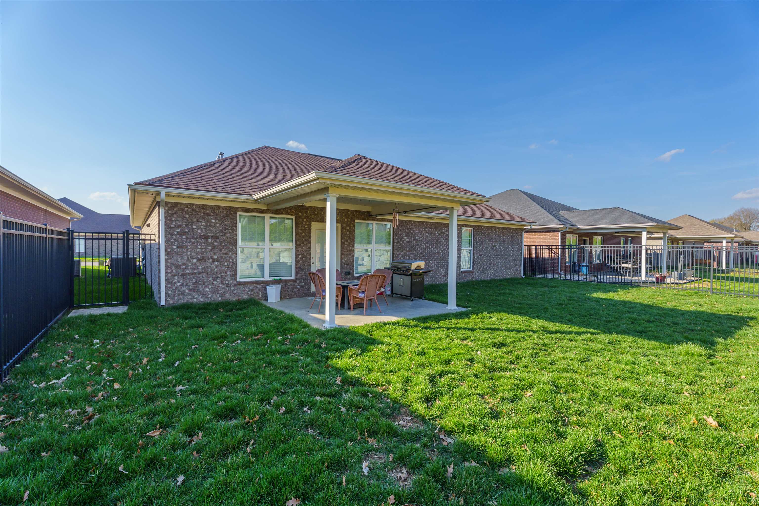 5434 Park Haven Bend, Owensboro, Kentucky 42303, 3 Bedrooms Bedrooms, ,2 BathroomsBathrooms,Single Family Residence,For Sale,Park Haven Bend,89203