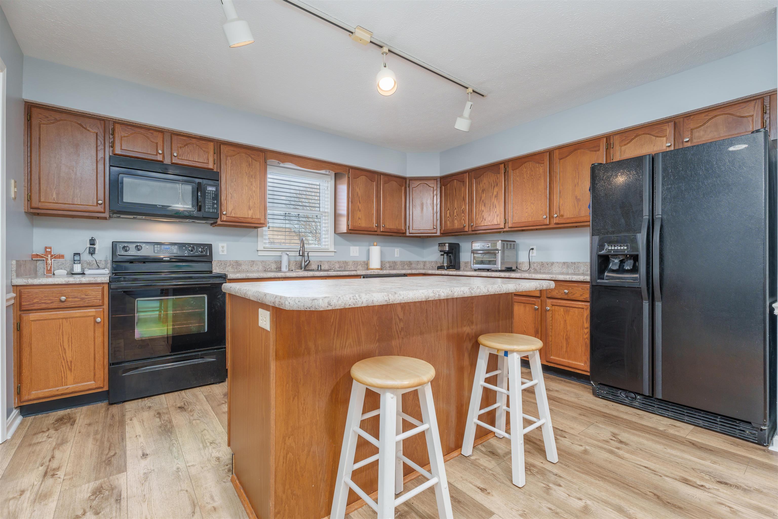 4309 Yorktown Place, Owensboro, Kentucky 42301, 4 Bedrooms Bedrooms, ,3 BathroomsBathrooms,Single Family Residence,For Sale,Yorktown Place,89212