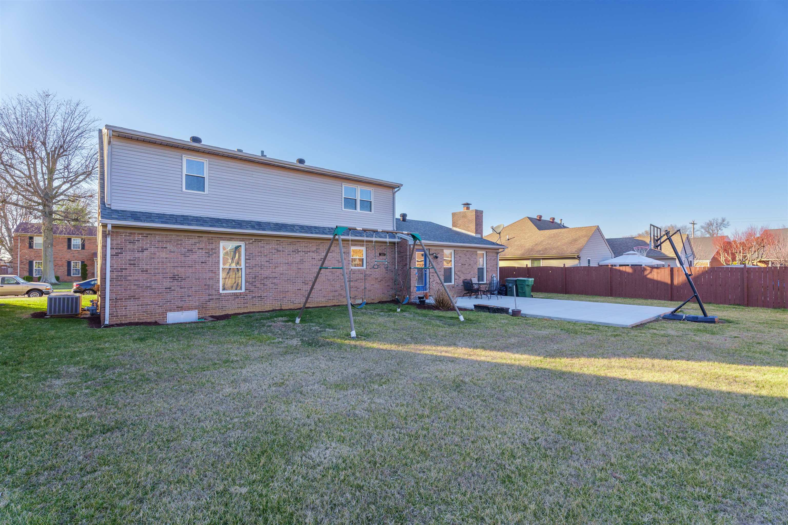 4309 Yorktown Place, Owensboro, Kentucky 42301, 4 Bedrooms Bedrooms, ,3 BathroomsBathrooms,Single Family Residence,For Sale,Yorktown Place,89212