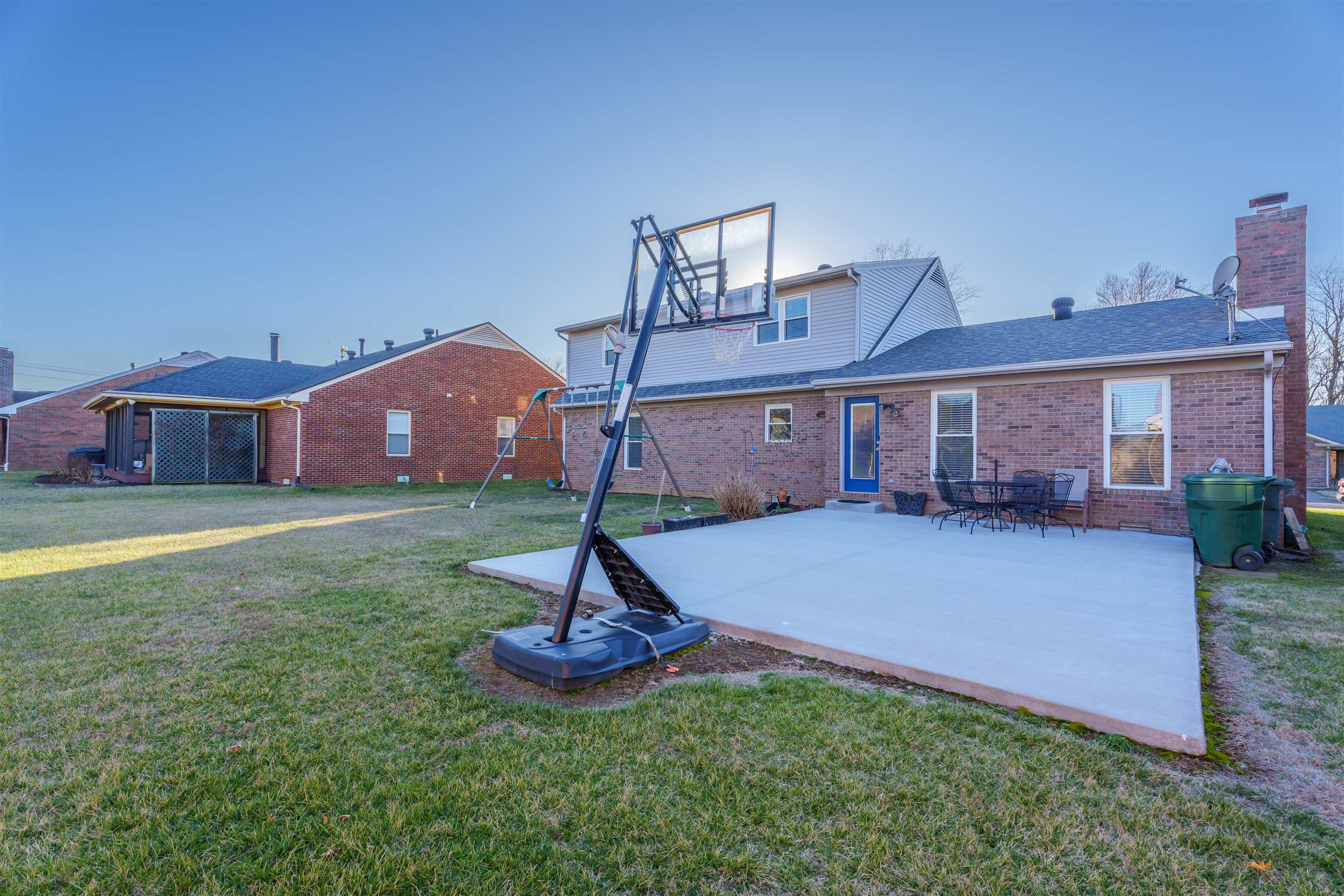 4309 Yorktown Place, Owensboro, Kentucky 42301, 4 Bedrooms Bedrooms, ,3 BathroomsBathrooms,Single Family Residence,For Sale,Yorktown Place,89212