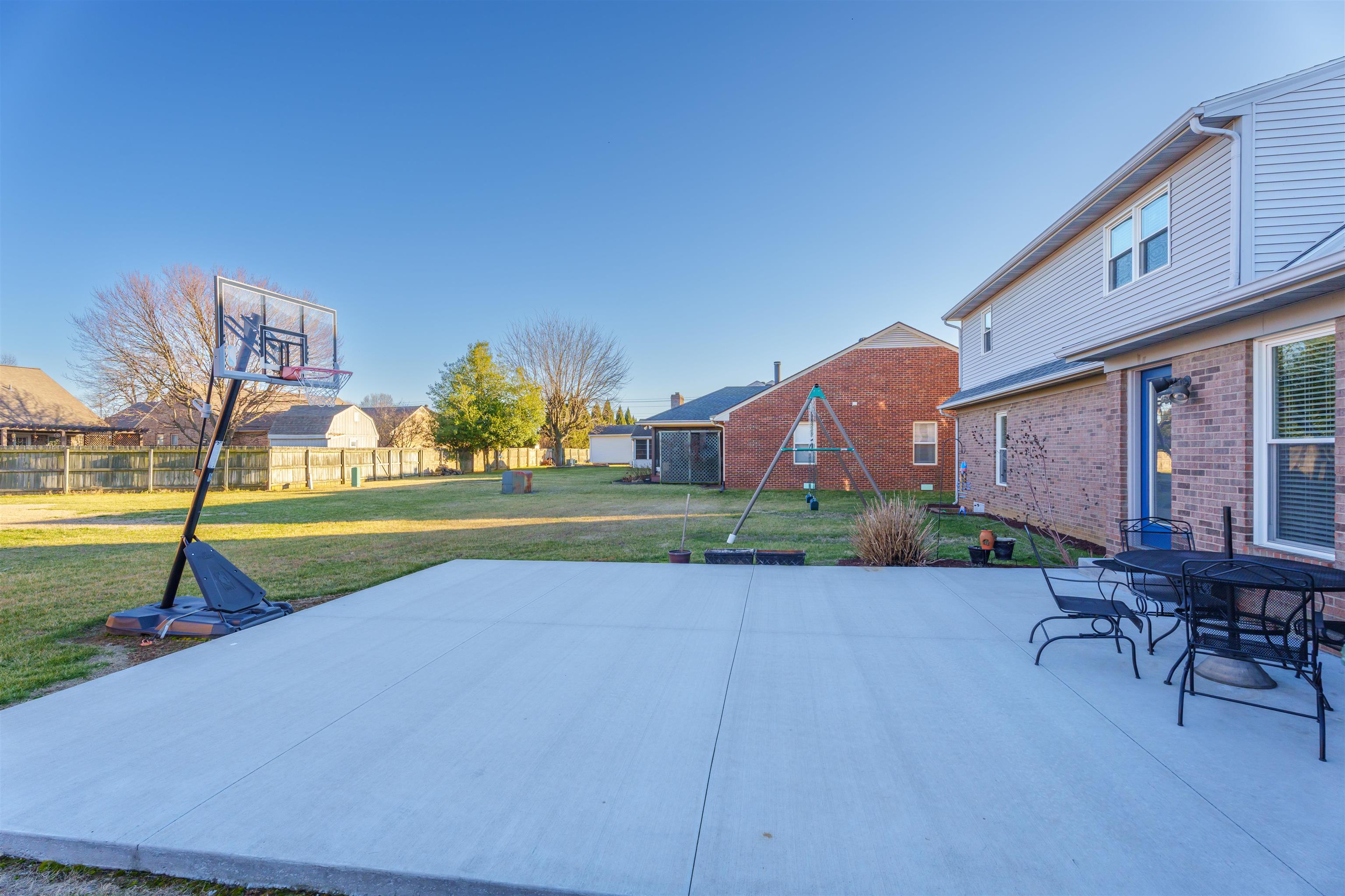 4309 Yorktown Place, Owensboro, Kentucky 42301, 4 Bedrooms Bedrooms, ,3 BathroomsBathrooms,Single Family Residence,For Sale,Yorktown Place,89212