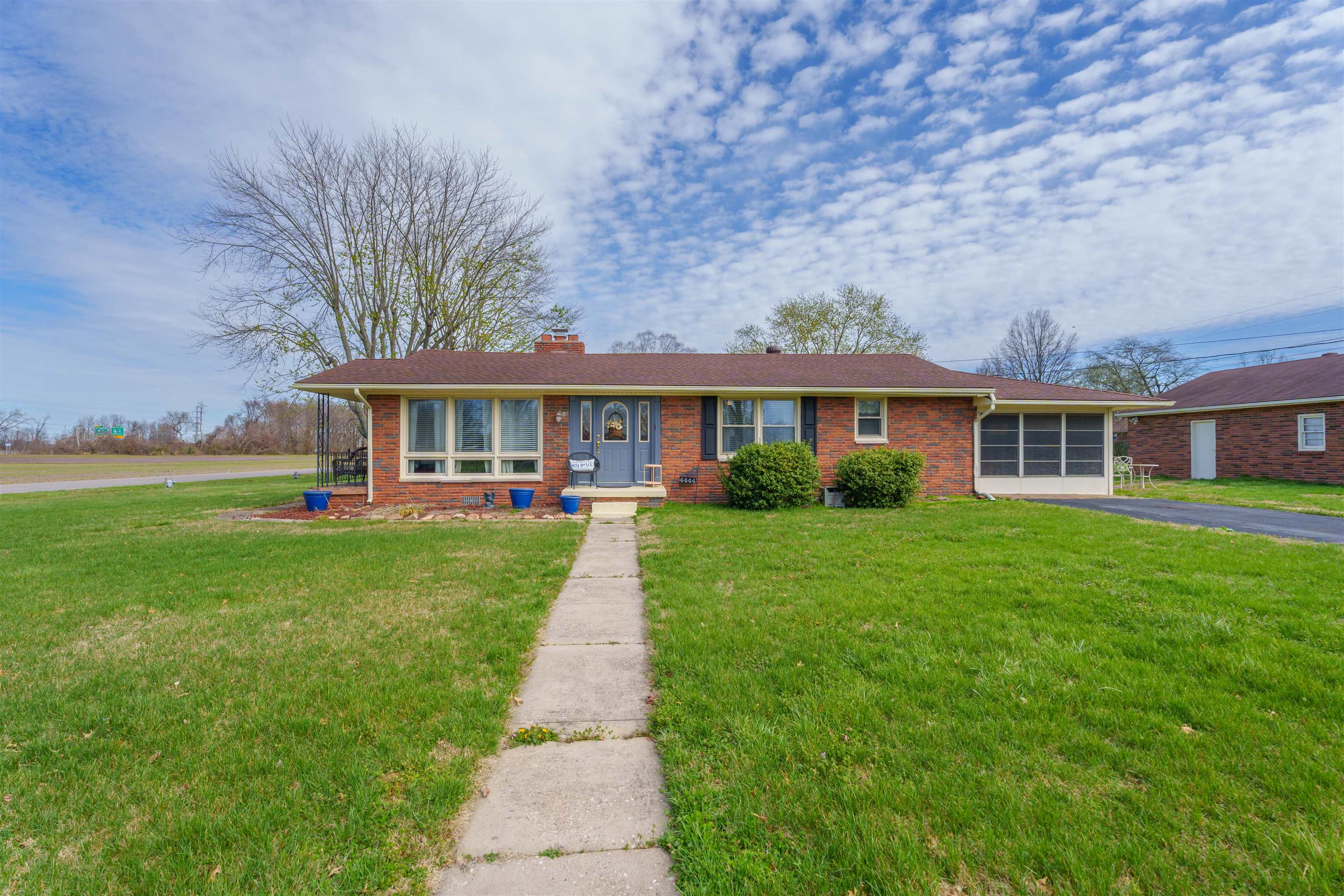 4444 W 5th St Rd, Owensboro, Kentucky 42301, 3 Bedrooms Bedrooms, ,1 BathroomBathrooms,Single Family Residence,For Sale,W 5th St Rd,89220