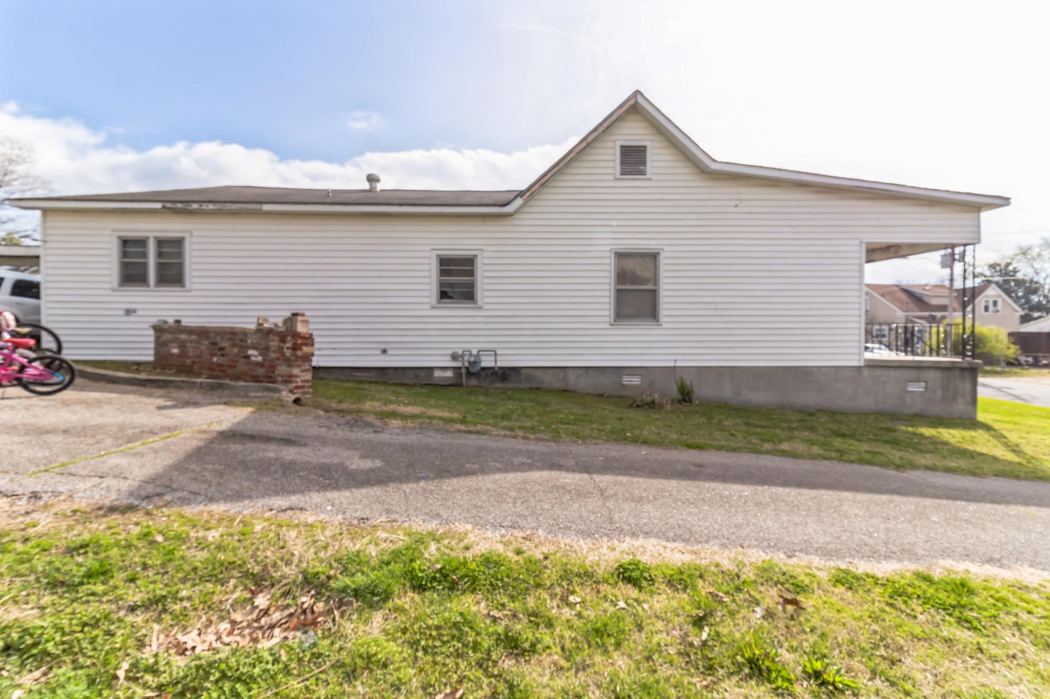 406 Green St, Fulton, Kentucky 42041, 3 Bedrooms Bedrooms, ,1 BathroomBathrooms,Single Family Residence,For Sale,Green St,89221