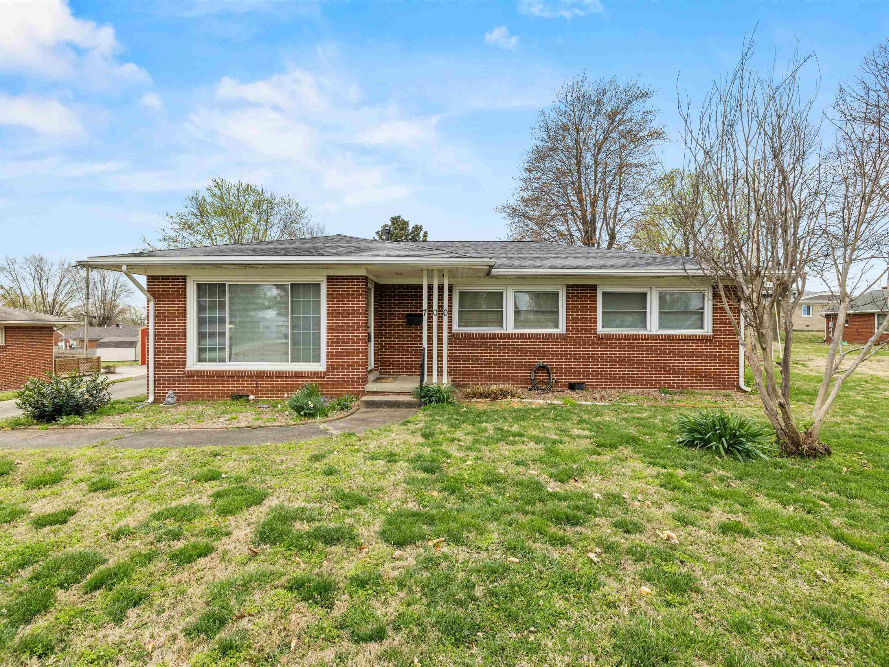 700 Isaac Shelby Drive, Owensboro, Kentucky 42301, 3 Bedrooms Bedrooms, ,1 BathroomBathrooms,Single Family Residence,For Sale,Isaac Shelby Drive,89224