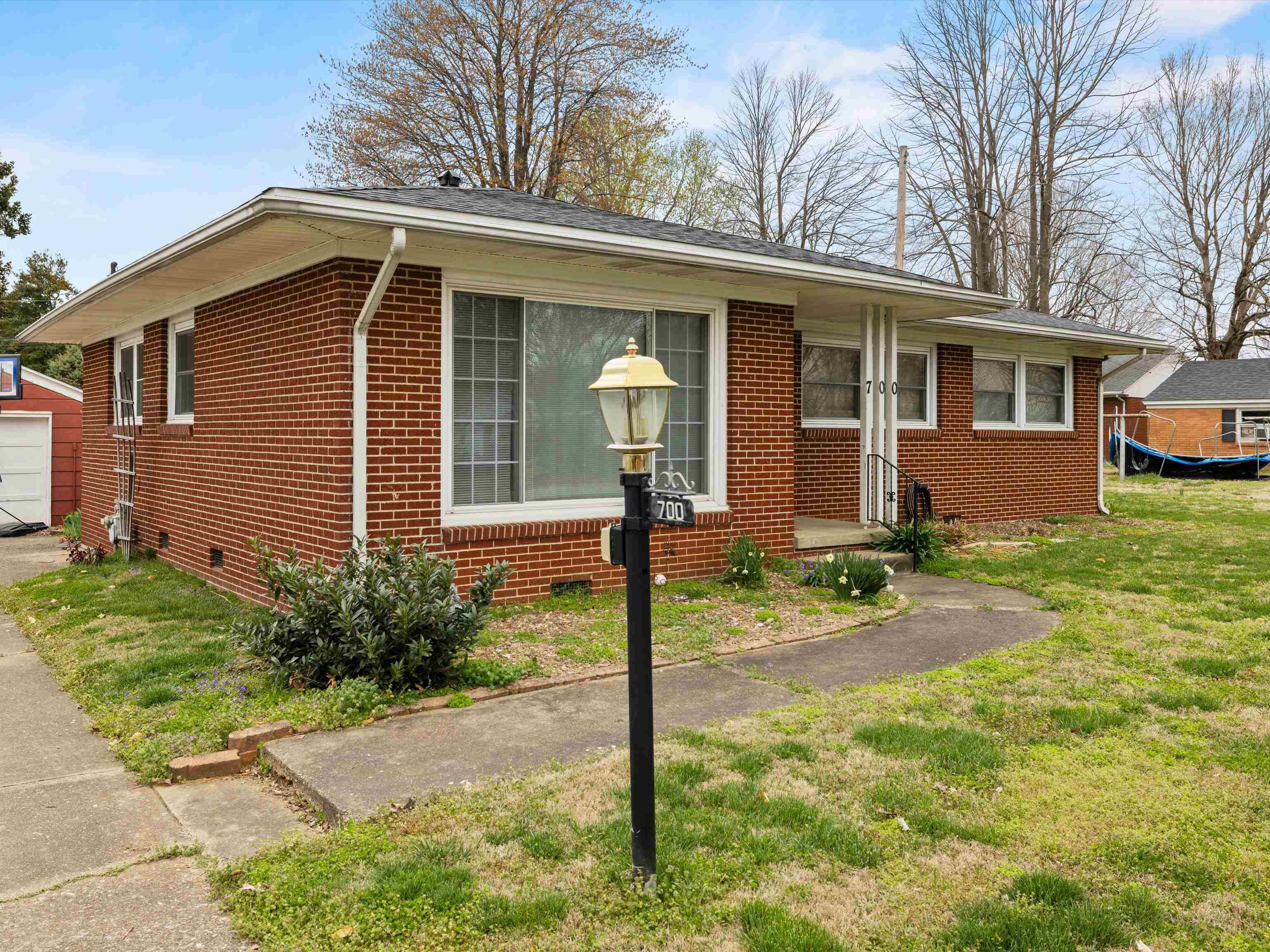 700 Isaac Shelby Drive, Owensboro, Kentucky 42301, 3 Bedrooms Bedrooms, ,1 BathroomBathrooms,Single Family Residence,For Sale,Isaac Shelby Drive,89224