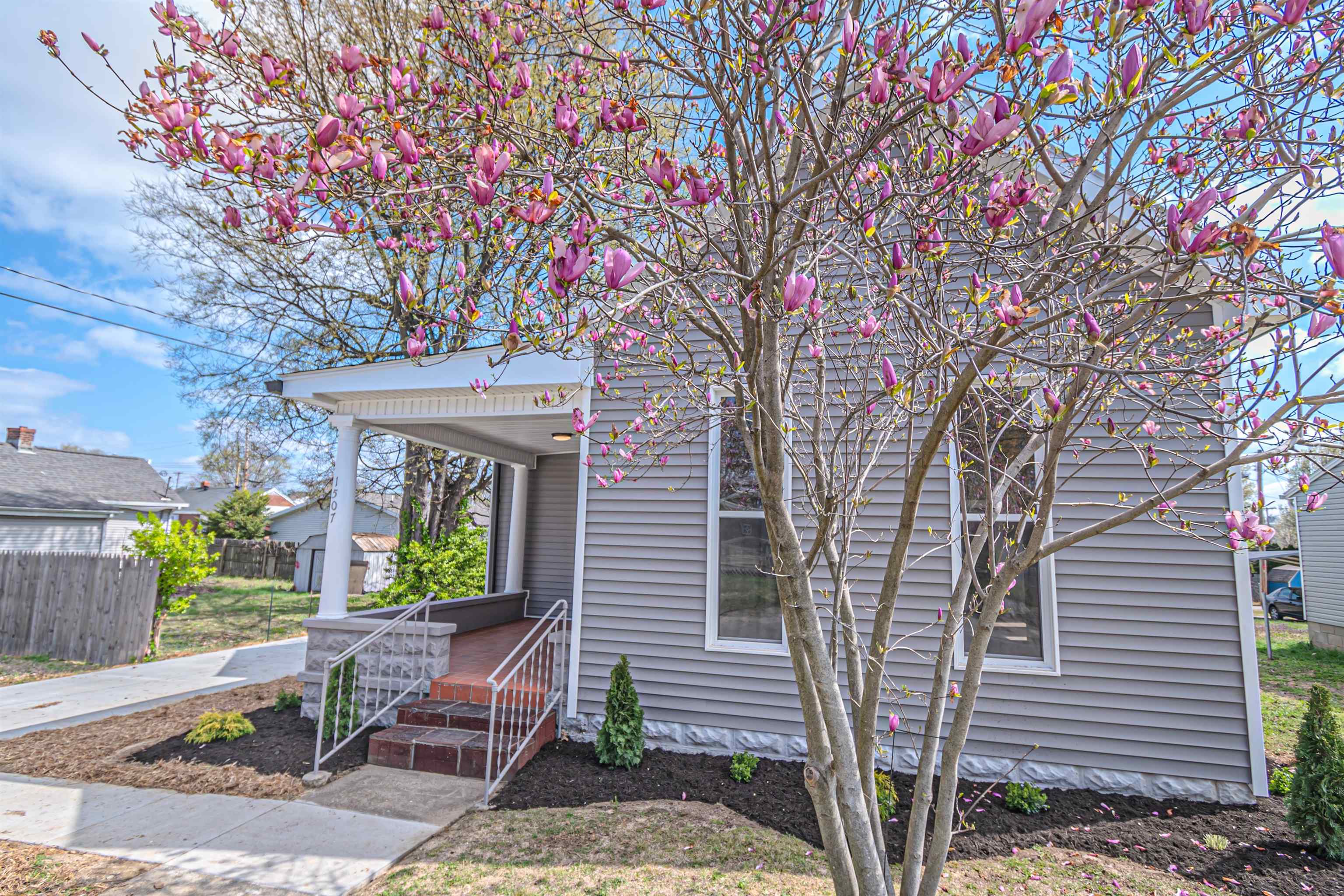 1507 Hathaway St, Owensboro, Kentucky 42303, 2 Bedrooms Bedrooms, ,1 BathroomBathrooms,Single Family Residence,For Sale,Hathaway St,89234