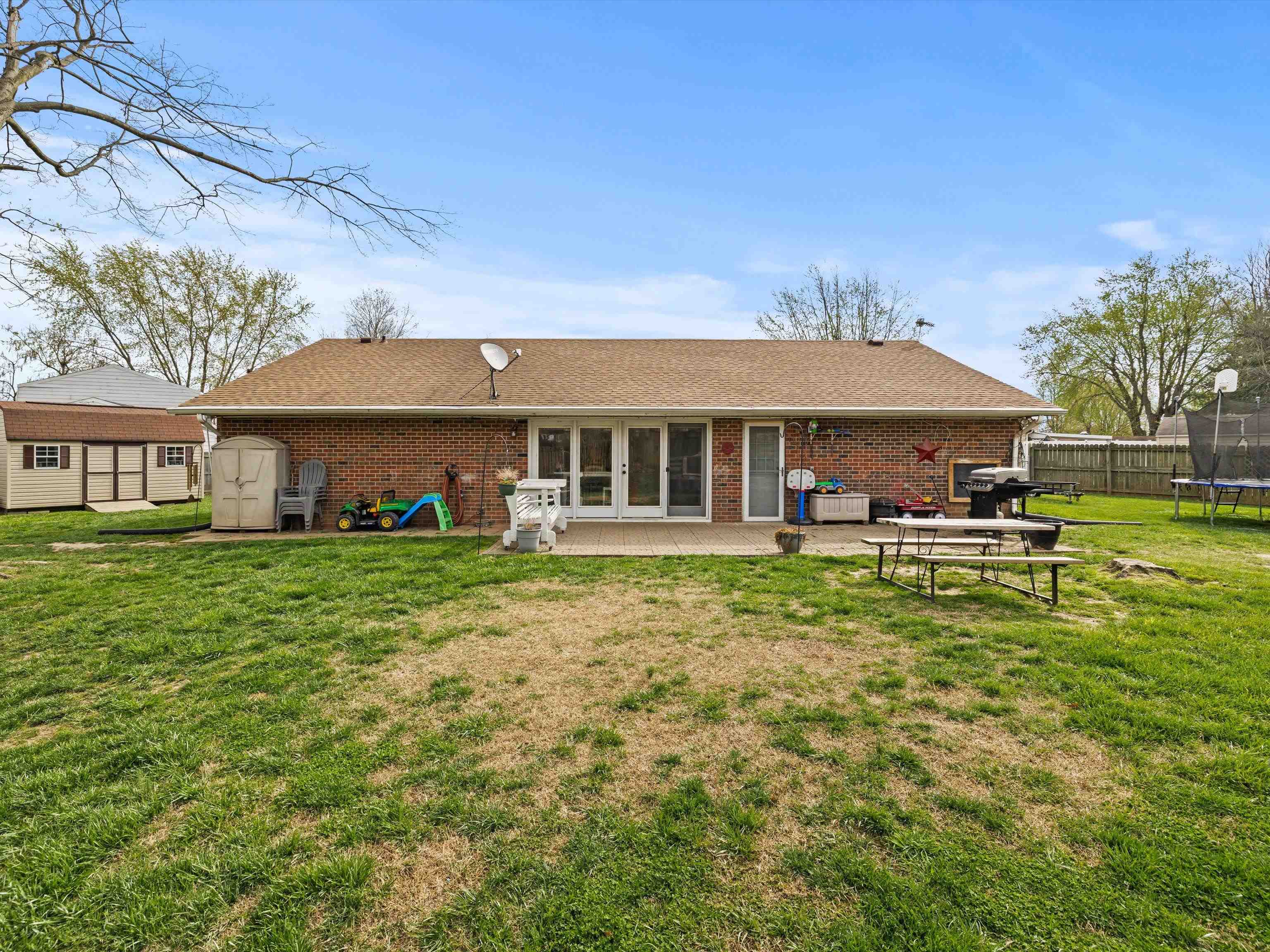 808 Florence Ct, Owensboro, Kentucky 42303, 3 Bedrooms Bedrooms, ,2 BathroomsBathrooms,Single Family Residence,For Sale,Florence Ct,89241