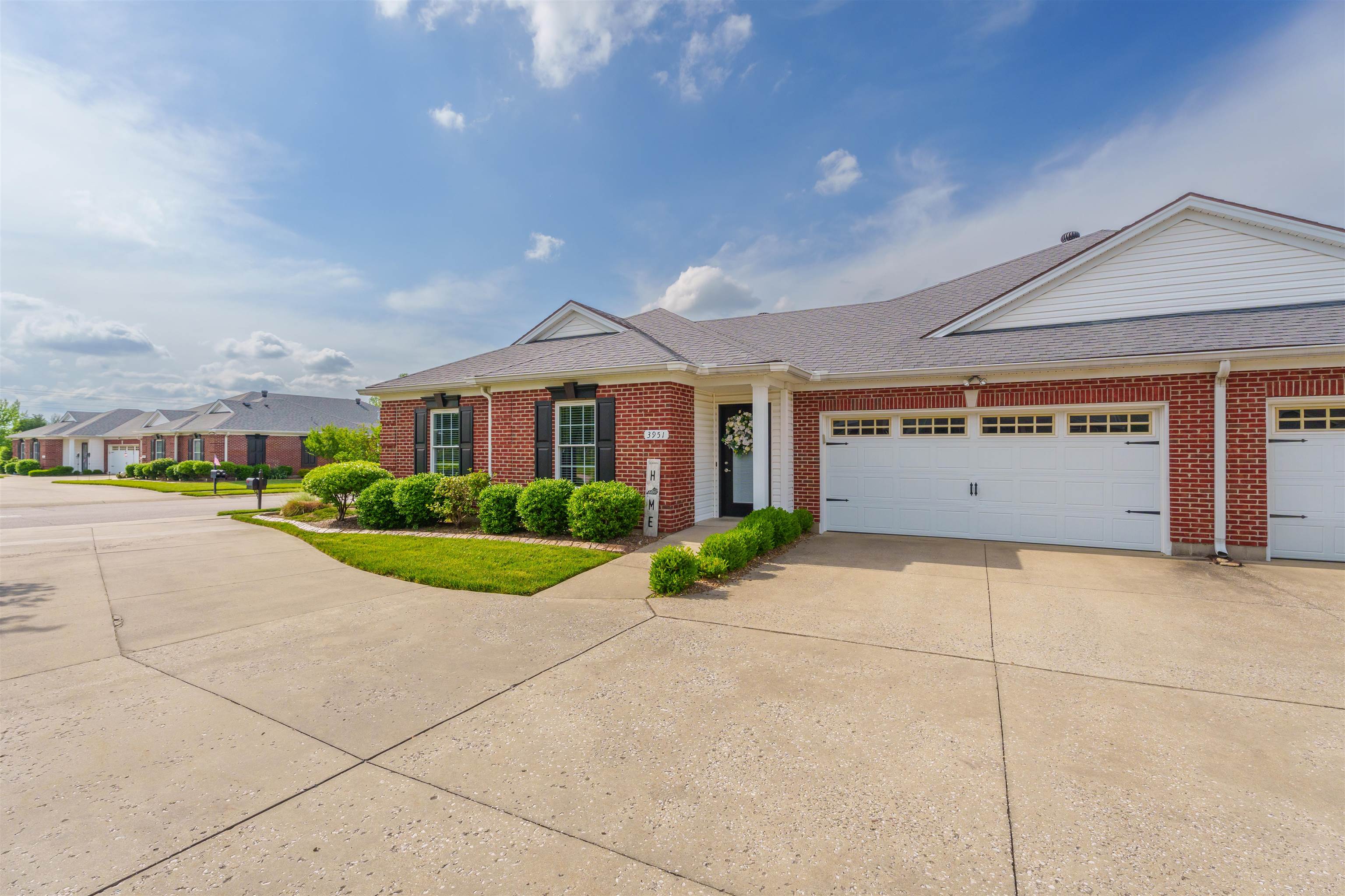 3951 Brookside Court, Owensboro, Kentucky 42303, 2 Bedrooms Bedrooms, ,2 BathroomsBathrooms,Condominium,For Sale,Brookside Court,89242