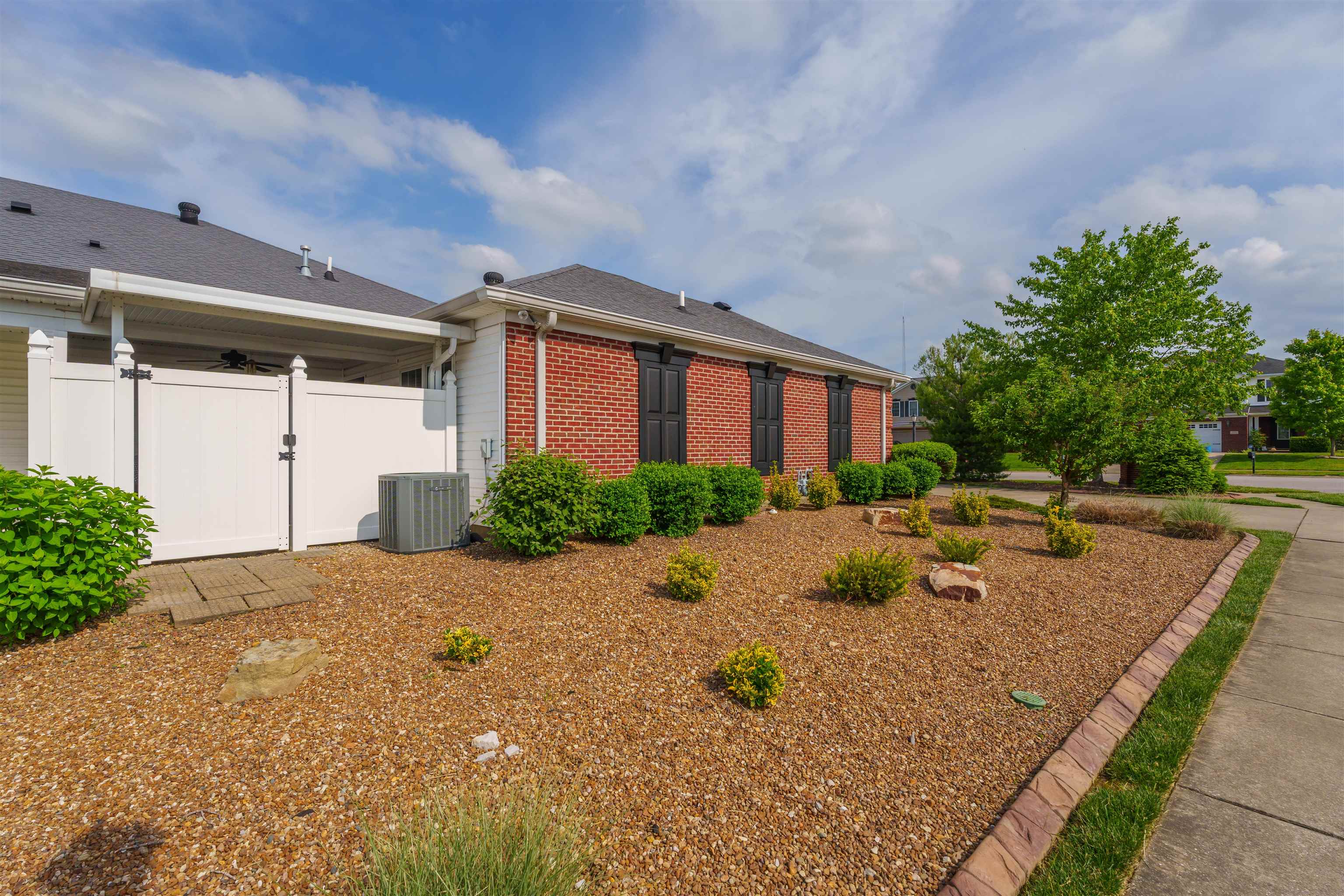 3951 Brookside Court, Owensboro, Kentucky 42303, 2 Bedrooms Bedrooms, ,2 BathroomsBathrooms,Condominium,For Sale,Brookside Court,89242